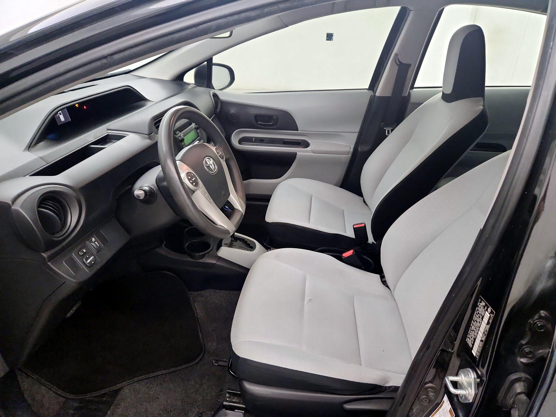 Thumbnail: 2014 Toyota Prius c - 11