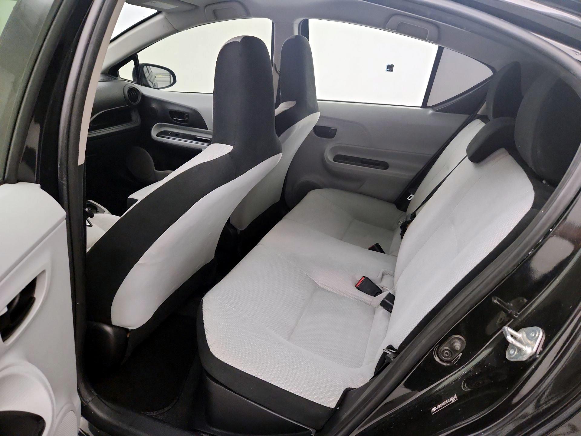 Thumbnail: 2014 Toyota Prius c - 17