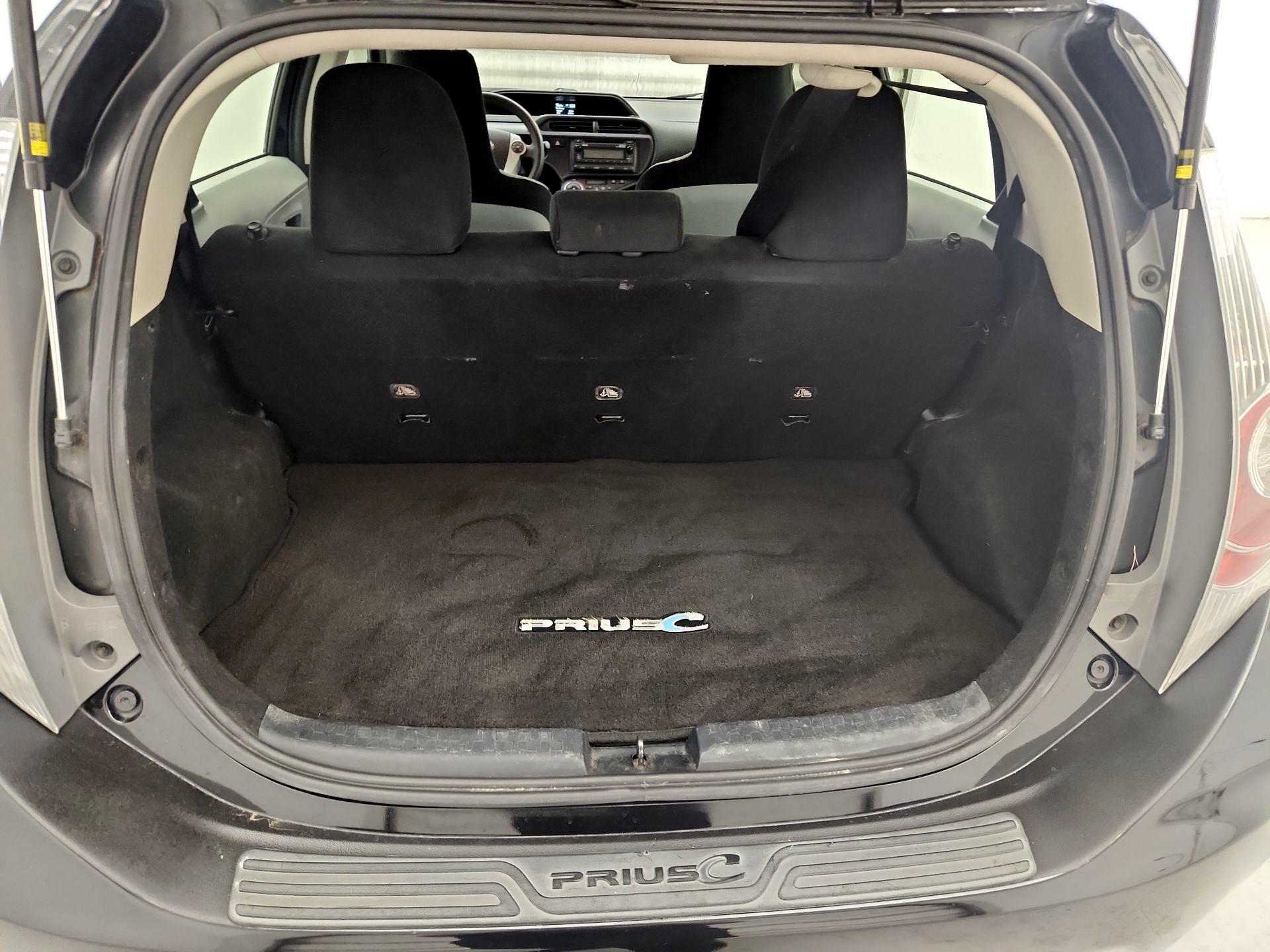 Thumbnail: 2014 Toyota Prius c - 18