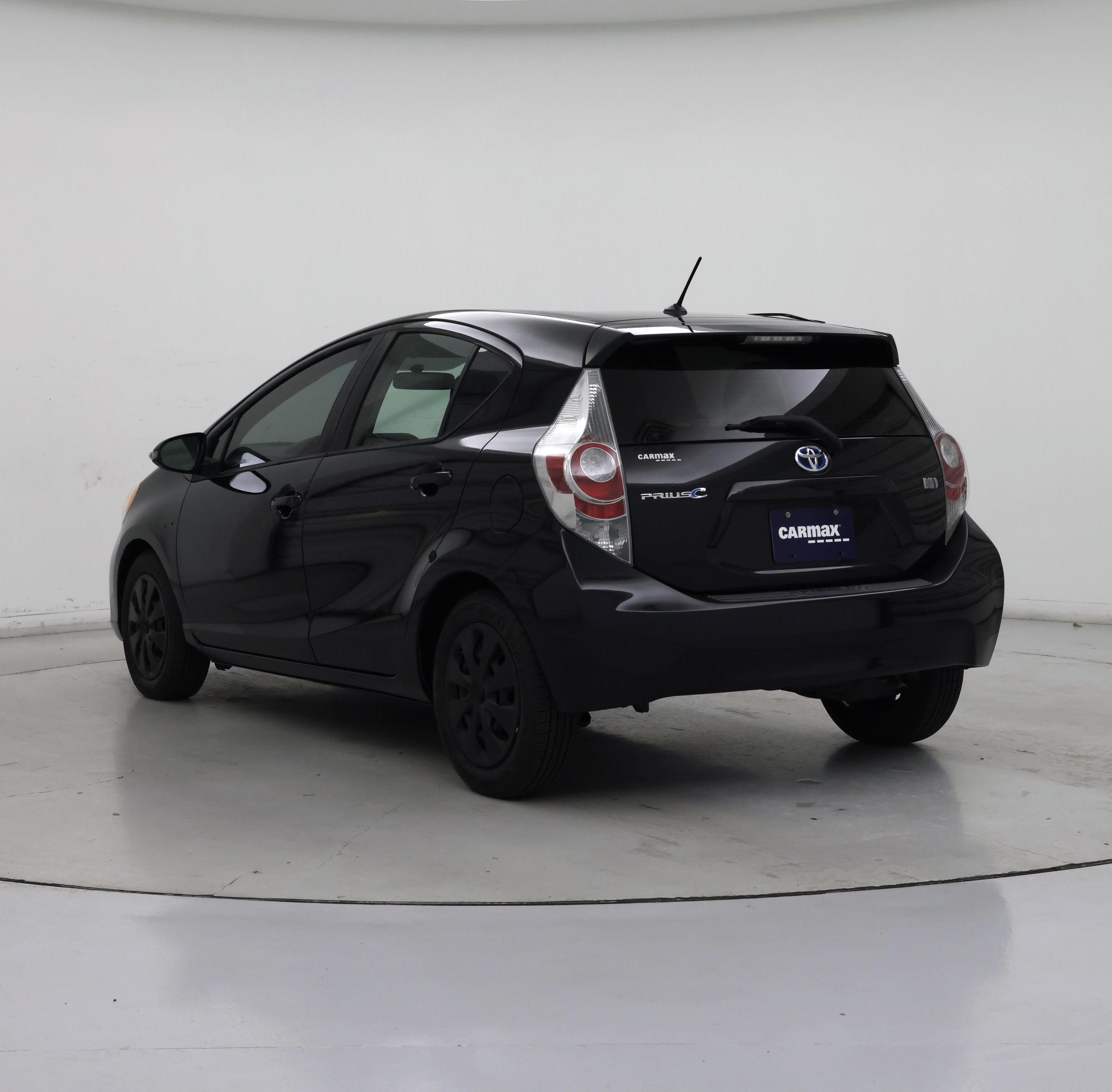 Thumbnail: 2014 Toyota Prius c - 2