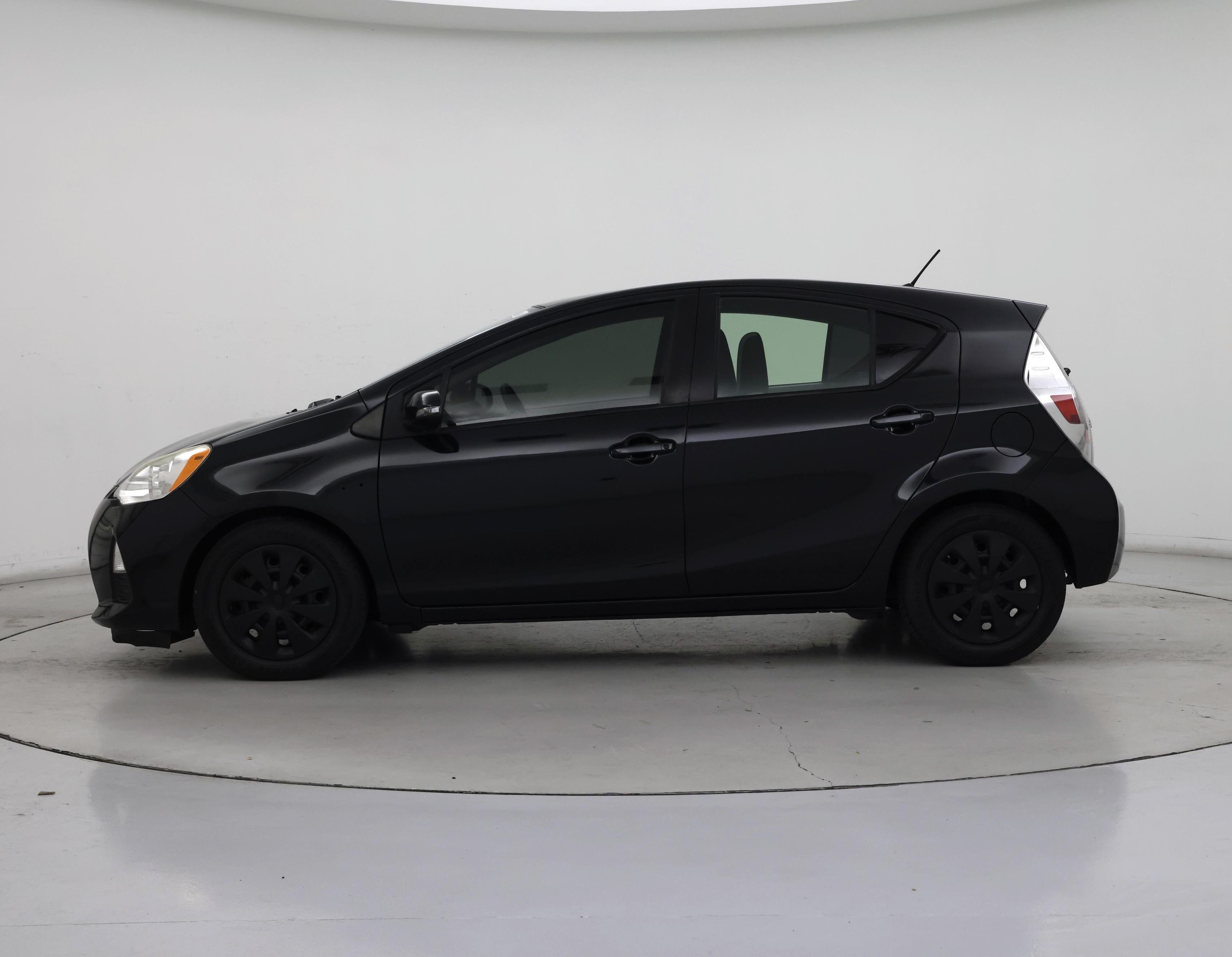 Thumbnail: 2014 Toyota Prius c - 3