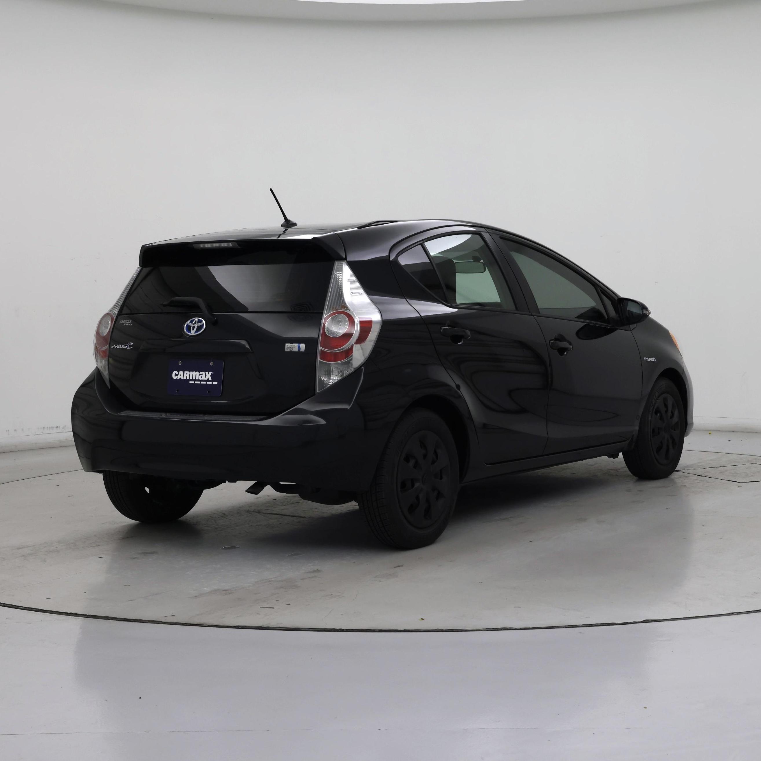 Thumbnail: 2014 Toyota Prius c - 8