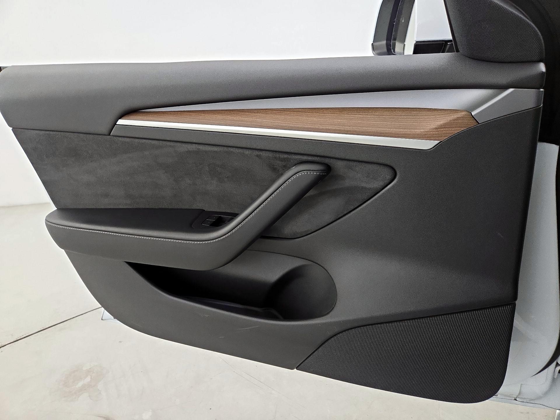 Thumbnail: 2022 Tesla Model 3 - 12