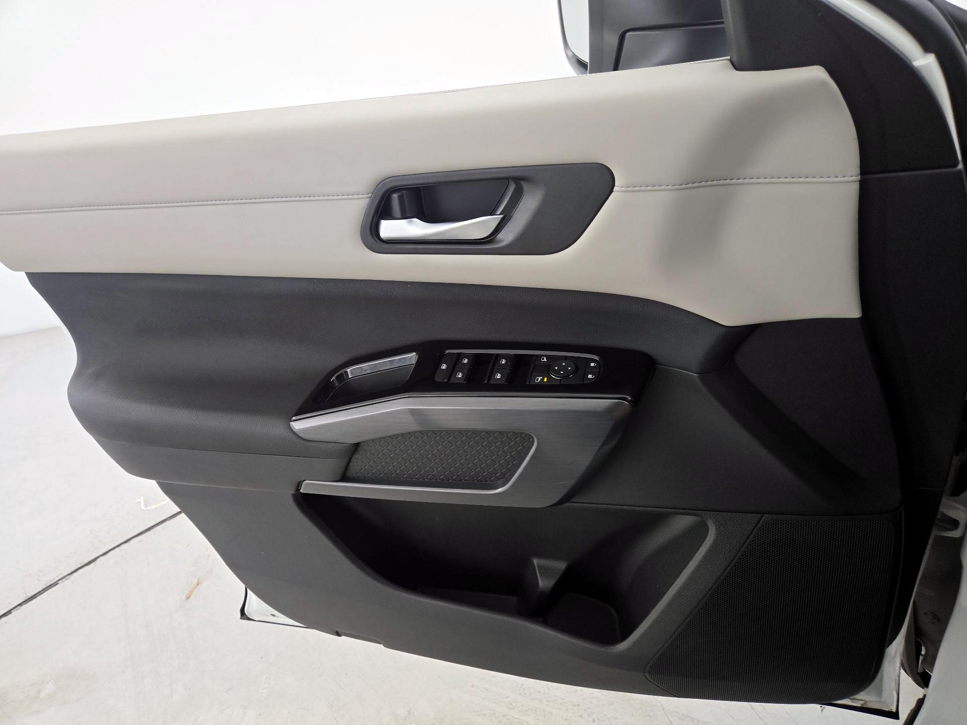 Thumbnail: 2023 Nissan Pathfinder - 12