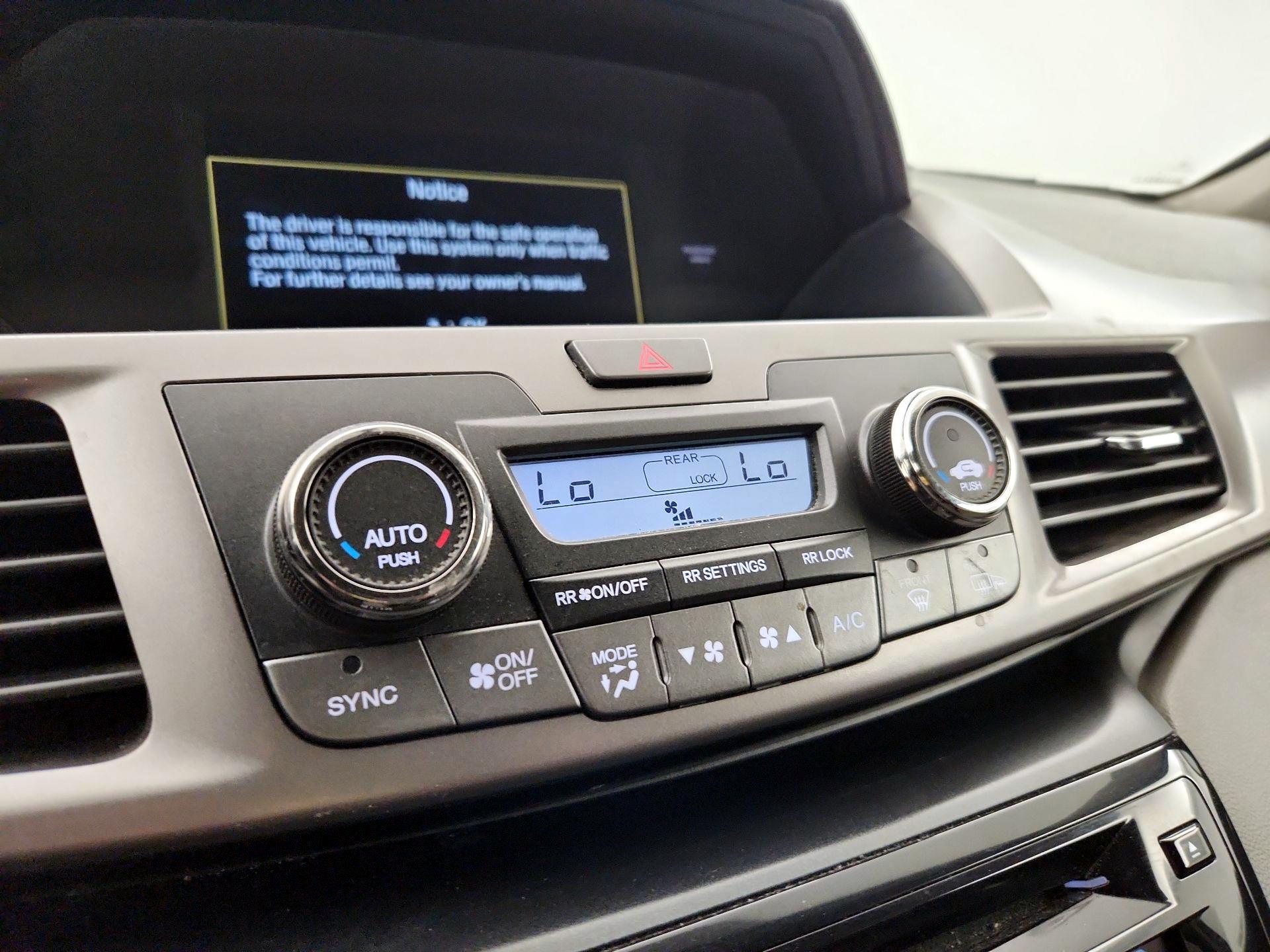 Thumbnail: 2015 Honda Odyssey - 16