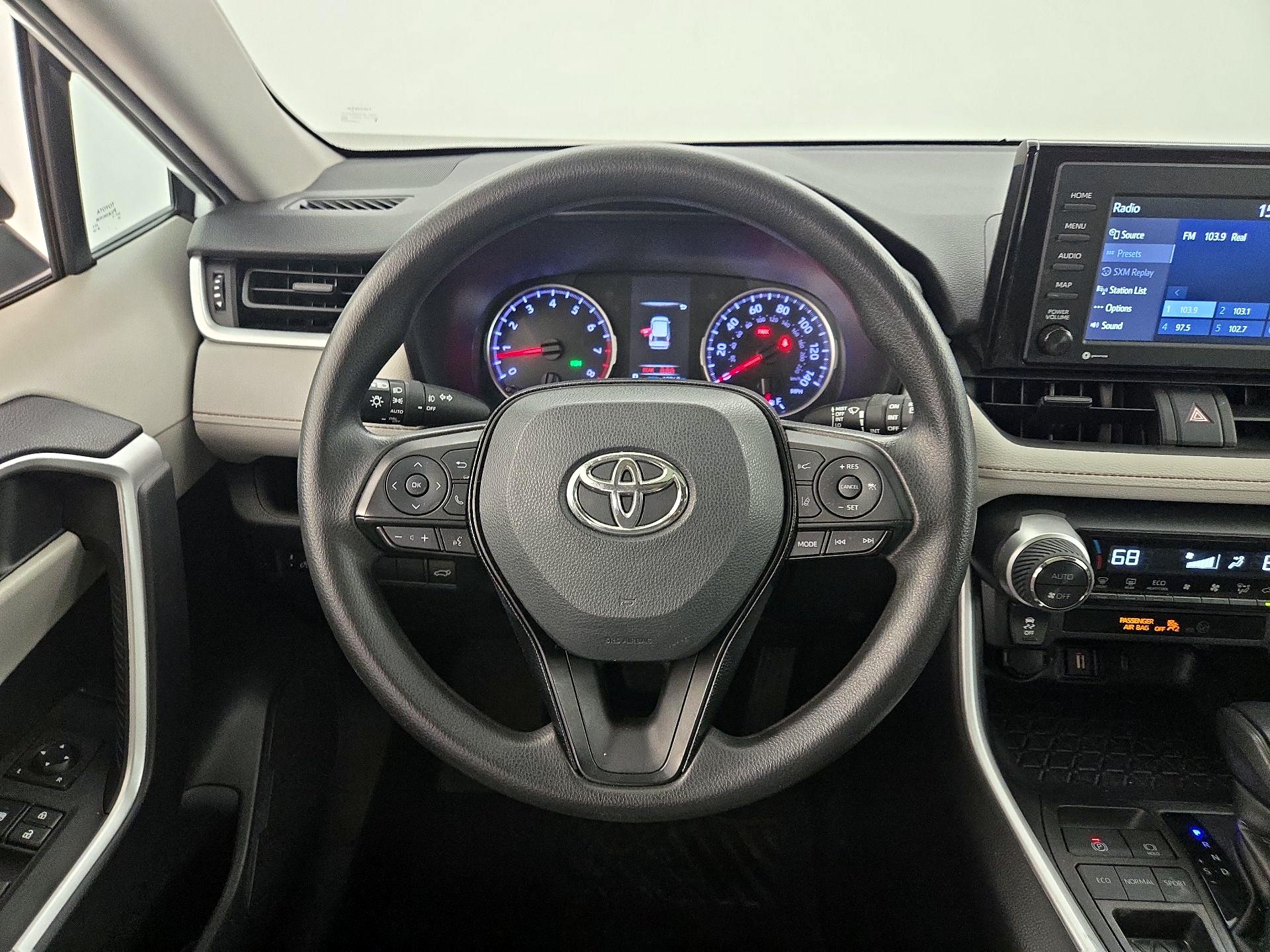 Thumbnail: 2021 Toyota RAV4 - 10
