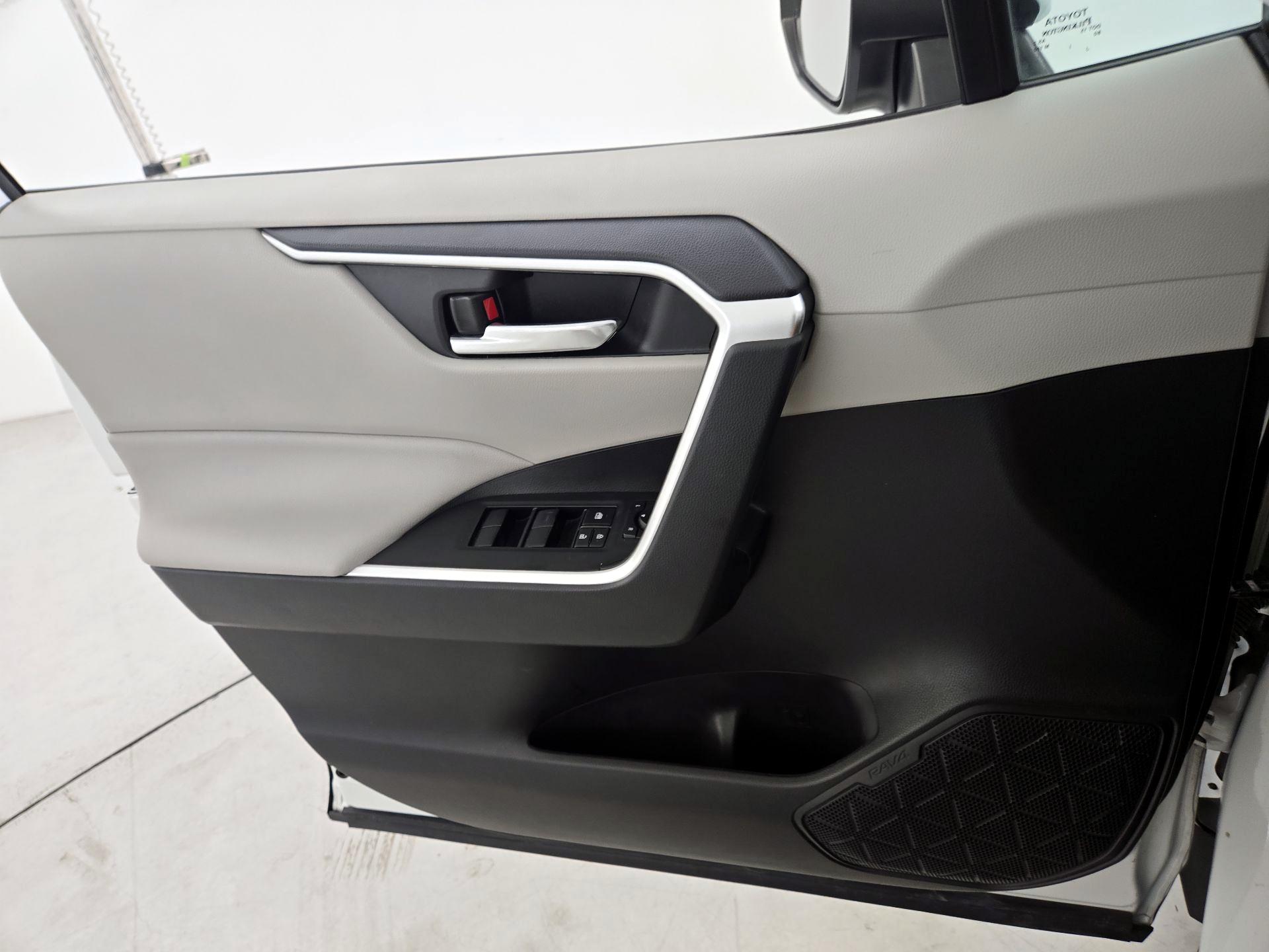 Thumbnail: 2021 Toyota RAV4 - 12