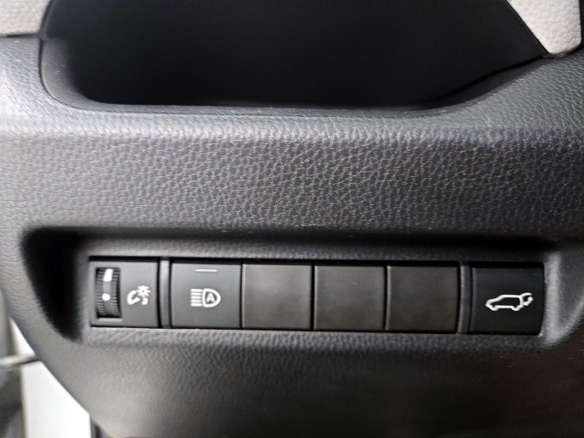 Thumbnail: 2021 Toyota RAV4 - 13