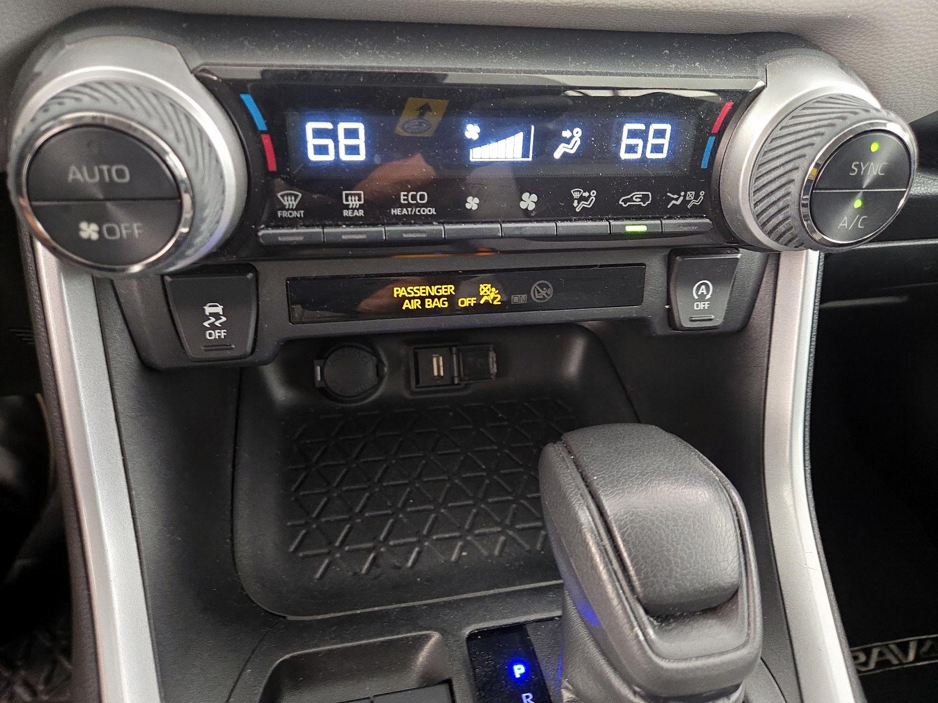 Thumbnail: 2021 Toyota RAV4 - 16