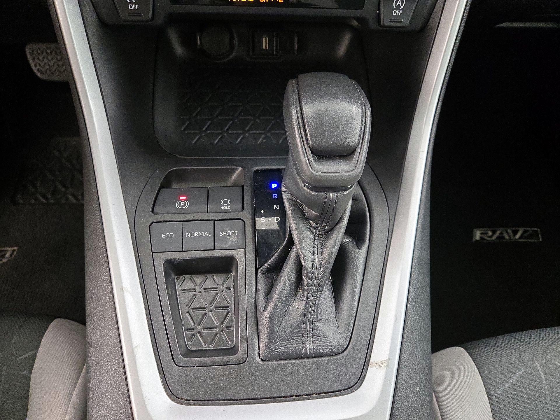 Thumbnail: 2021 Toyota RAV4 - 17