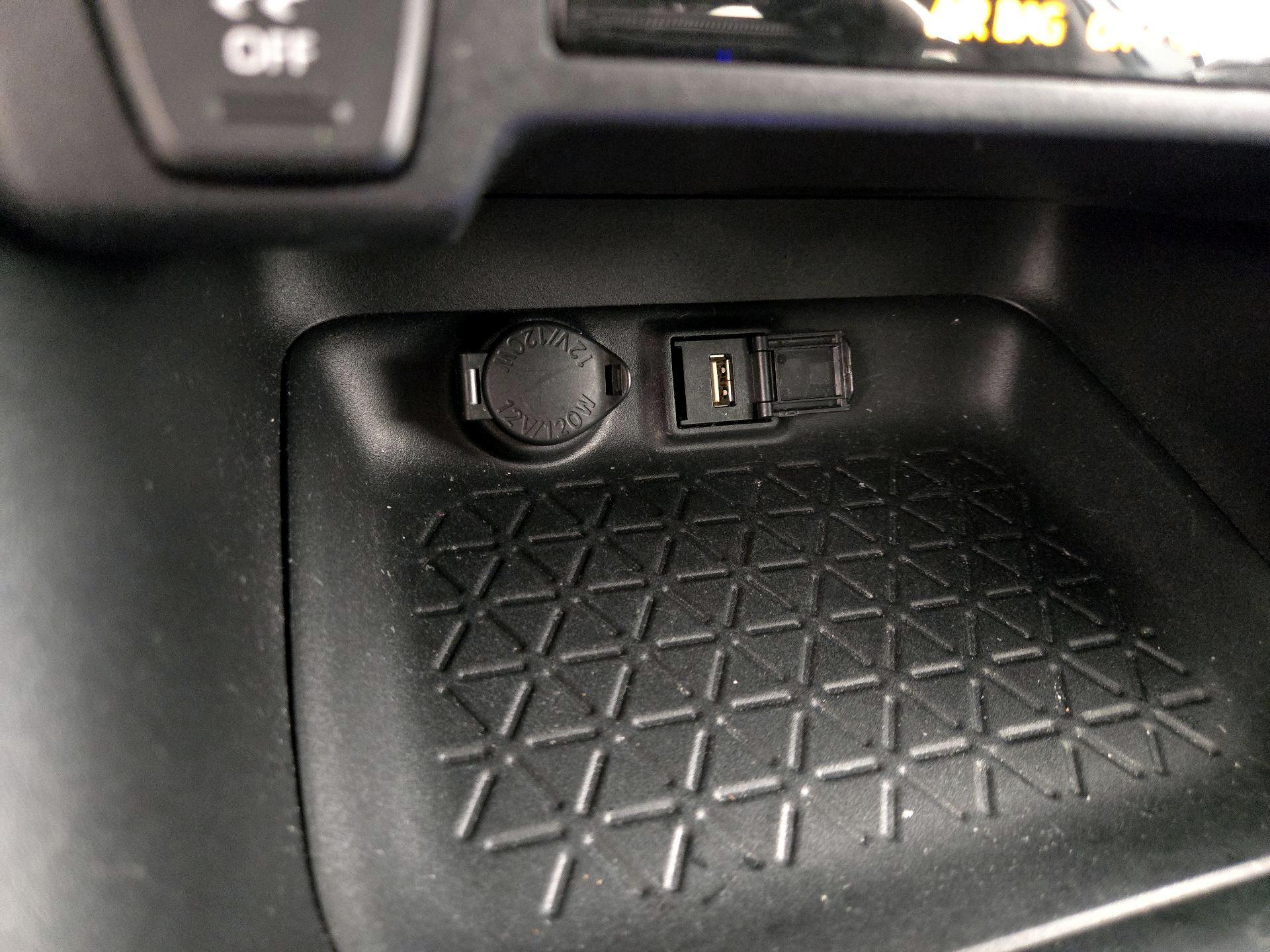 Thumbnail: 2021 Toyota RAV4 - 18