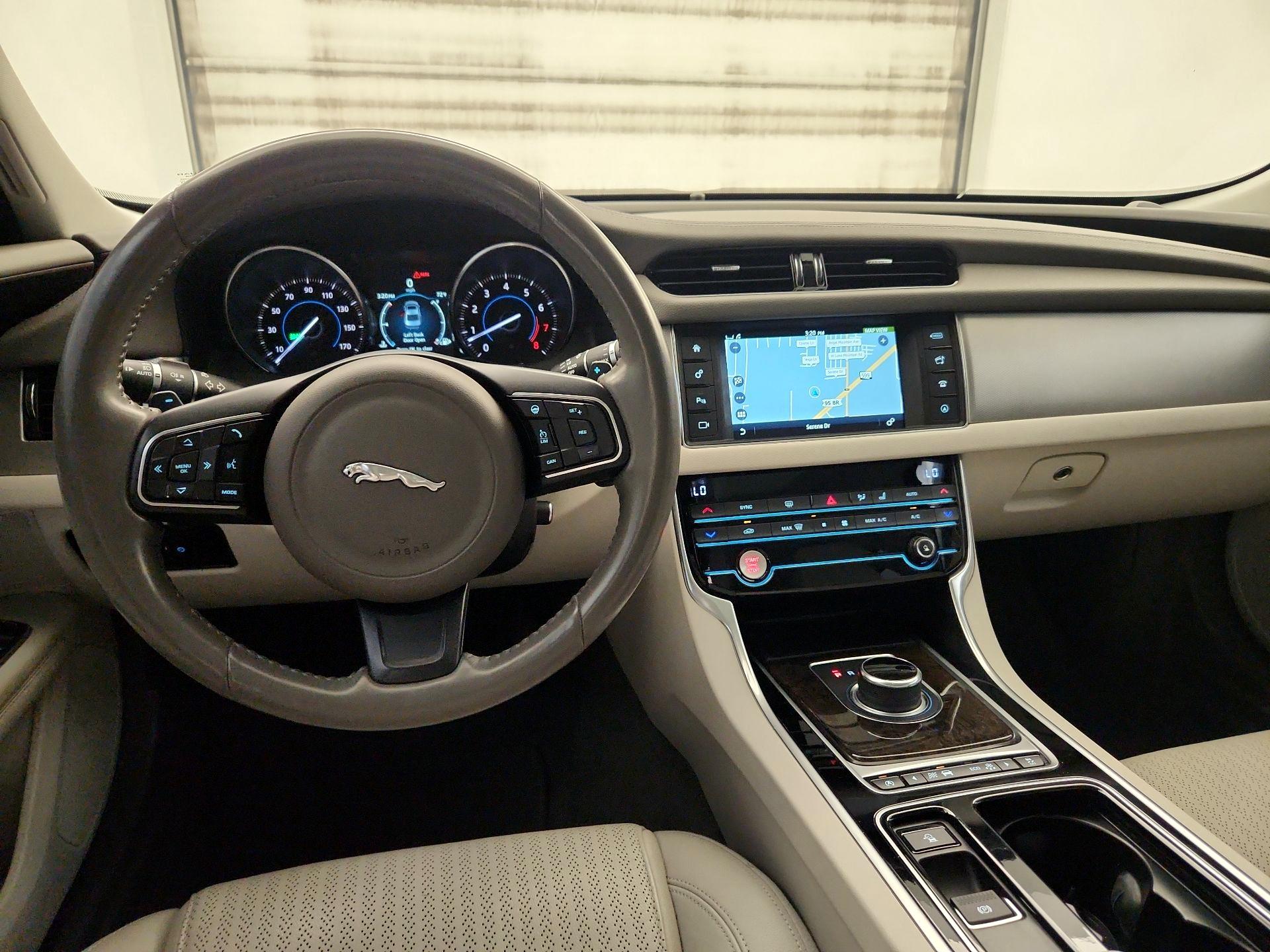 Thumbnail: 2017 Jaguar XF - 9