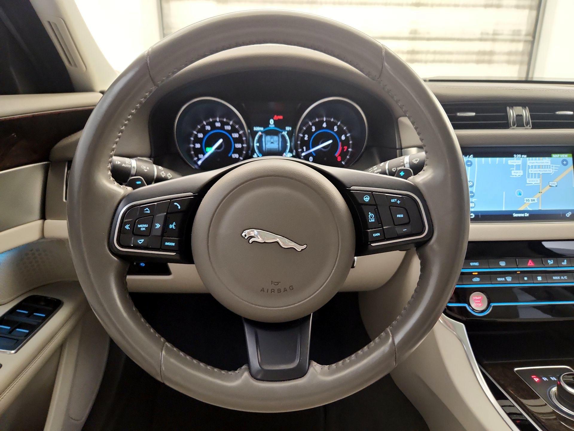 Thumbnail: 2017 Jaguar XF - 10