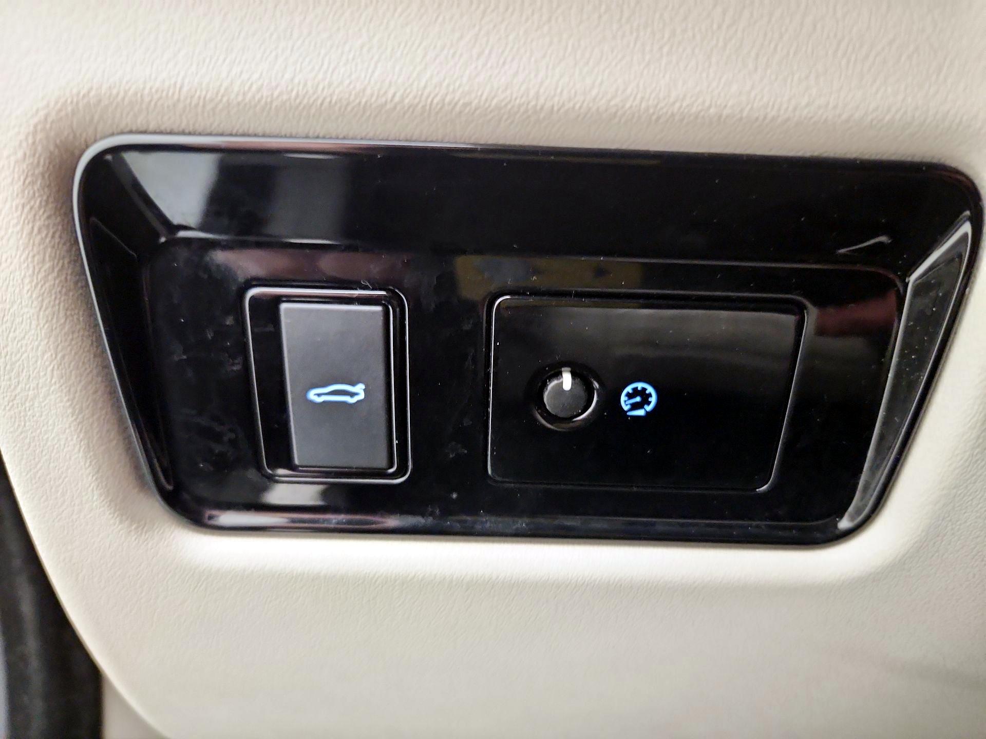 Thumbnail: 2017 Jaguar XF - 13