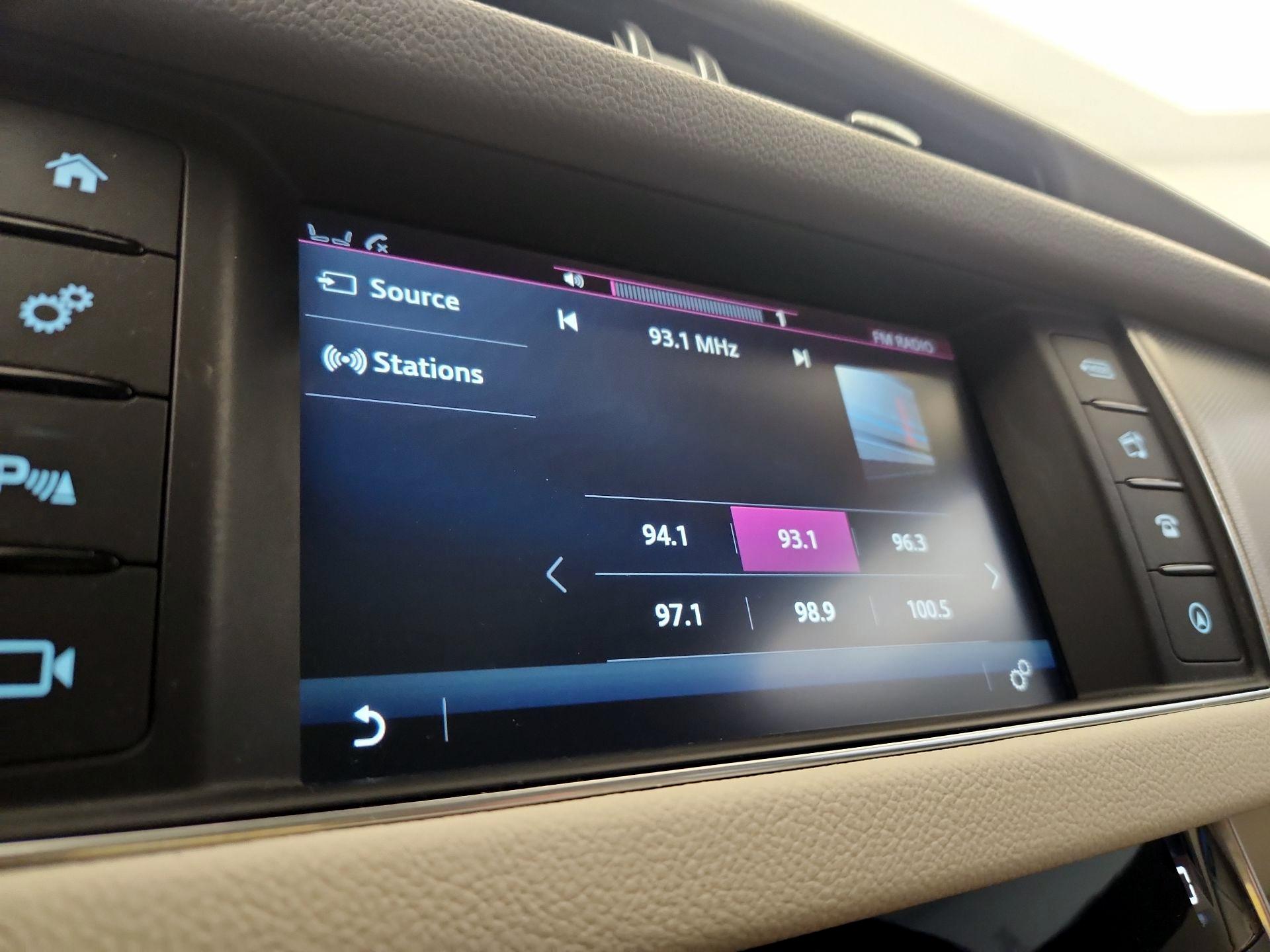 Thumbnail: 2017 Jaguar XF - 16