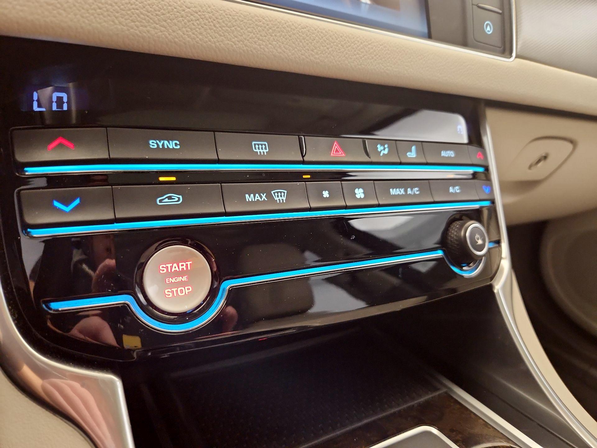 Thumbnail: 2017 Jaguar XF - 17