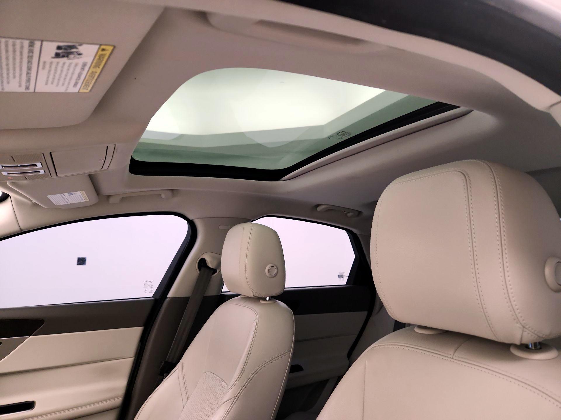 Thumbnail: 2017 Jaguar XF - 20