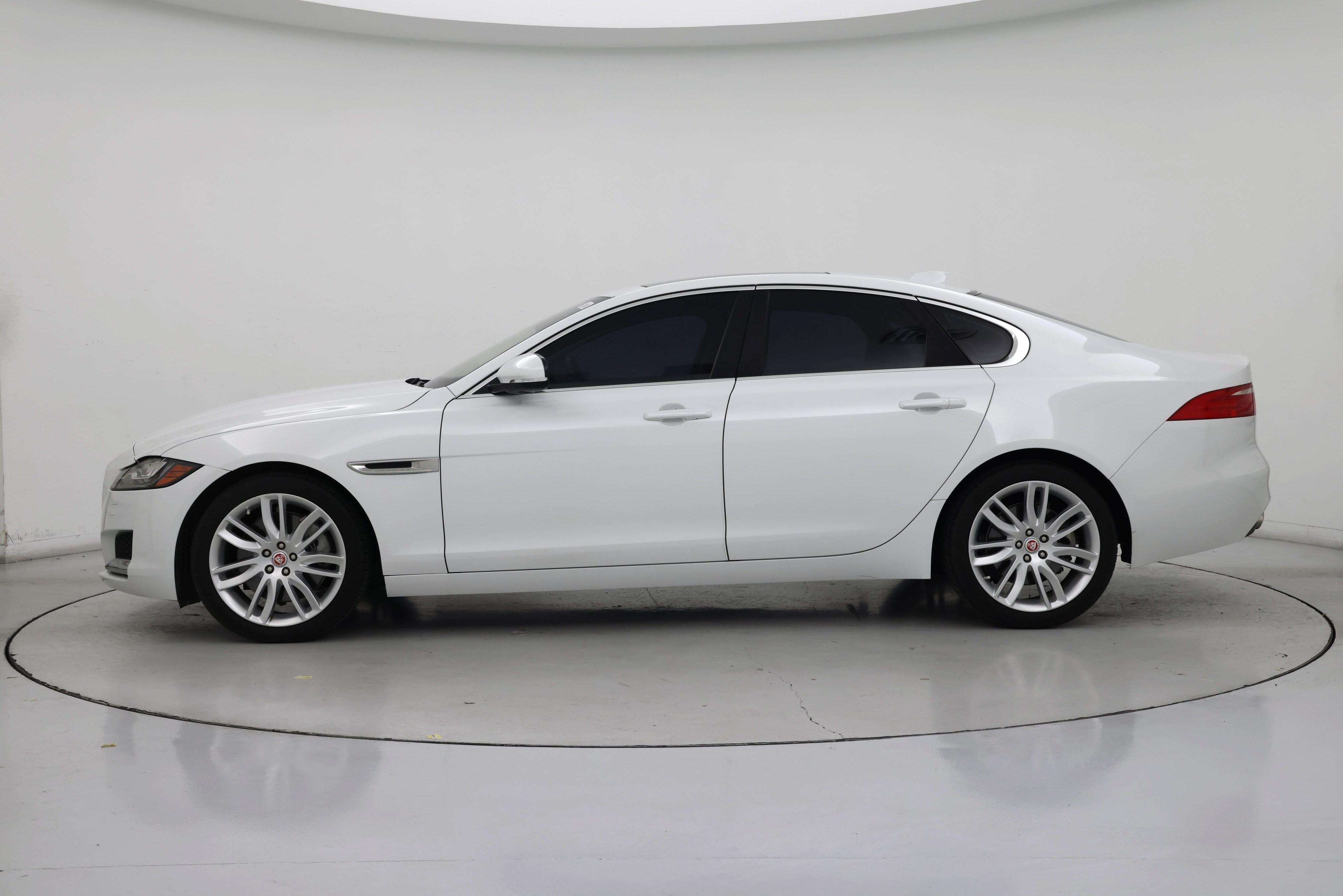 Thumbnail: 2017 Jaguar XF - 3