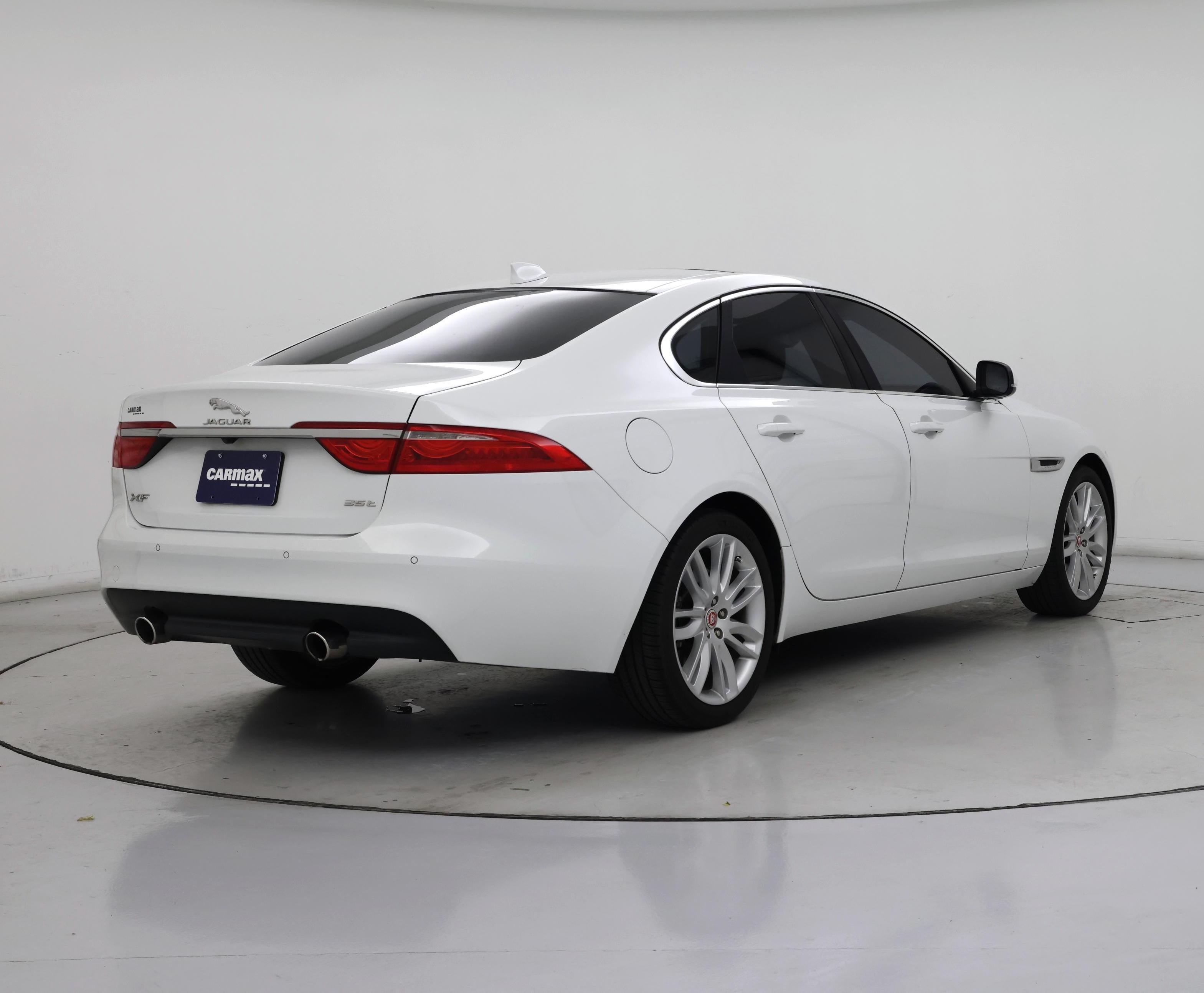 Thumbnail: 2017 Jaguar XF - 8