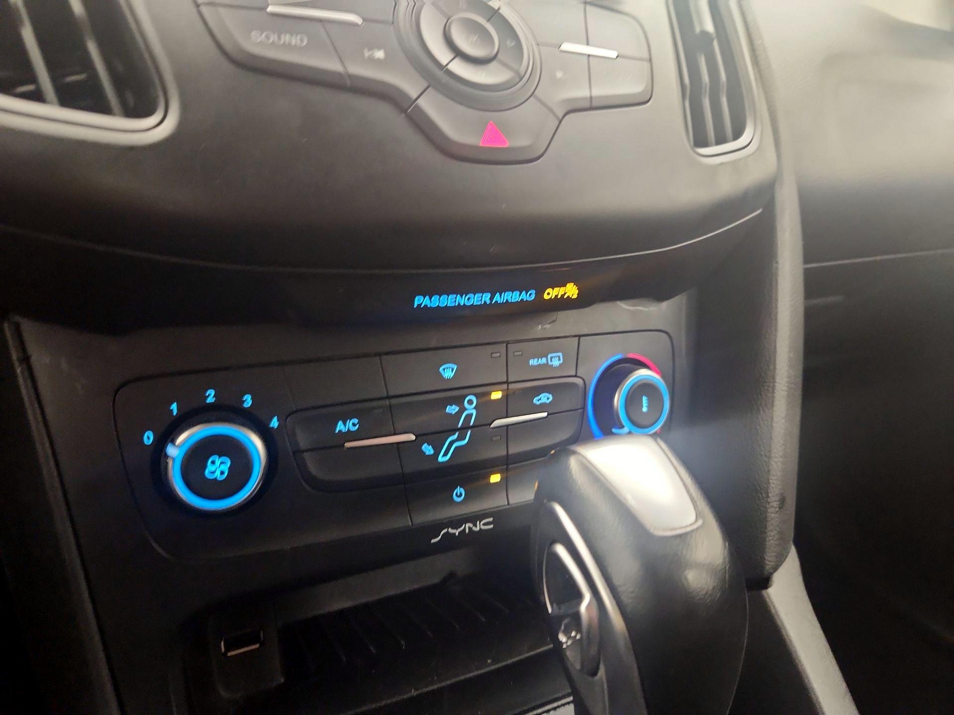 Thumbnail: 2016 Ford Focus - 16