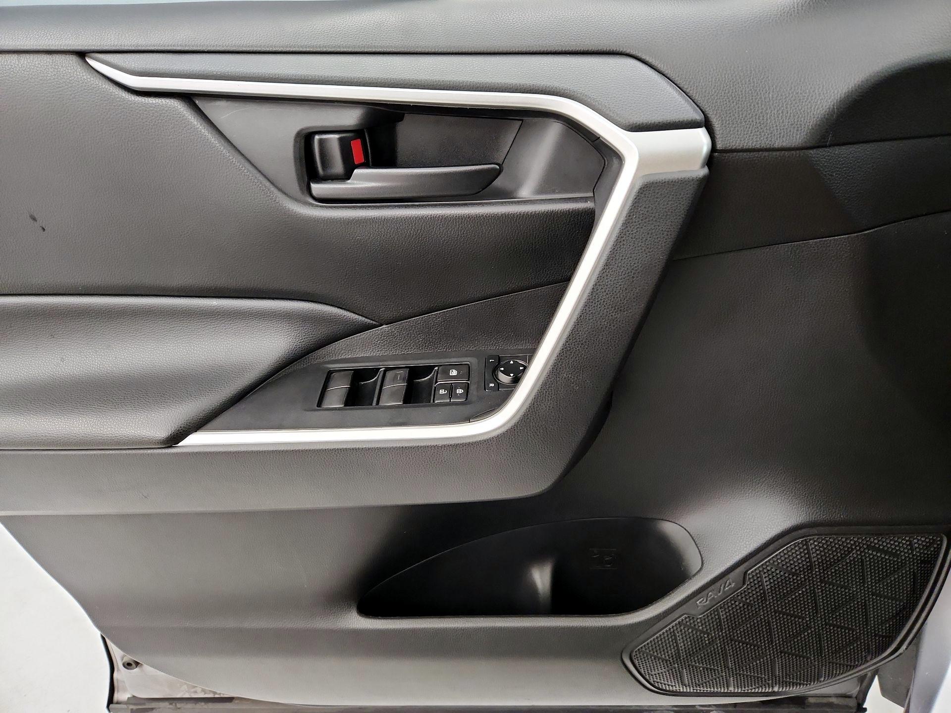 Thumbnail: 2021 Toyota RAV4 - 12