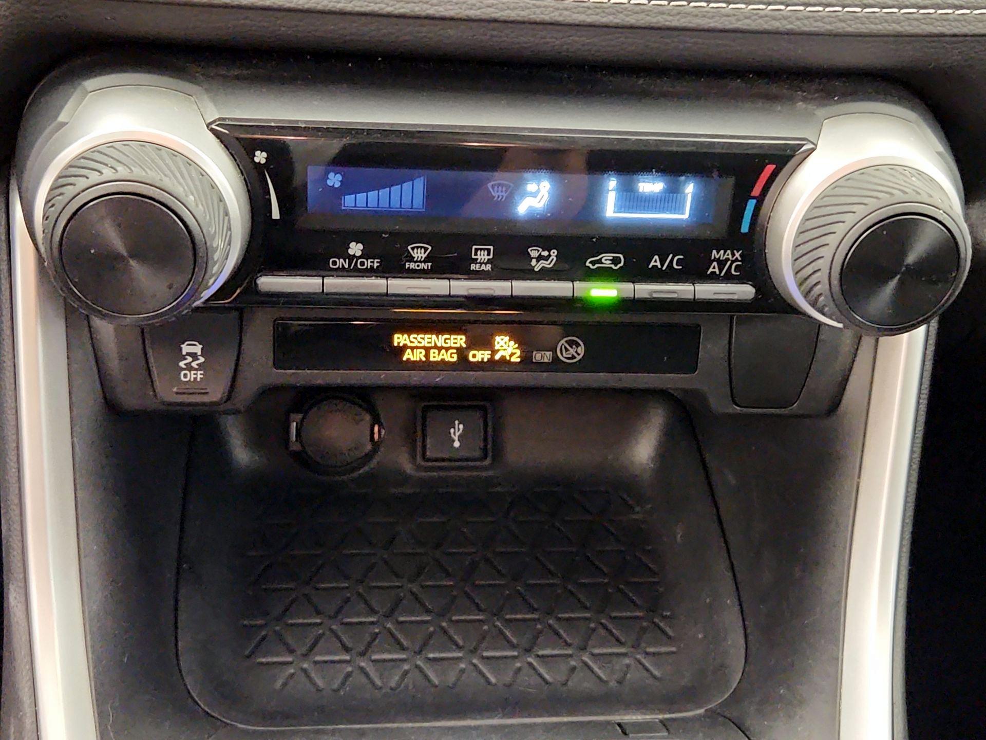 Thumbnail: 2021 Toyota RAV4 - 16