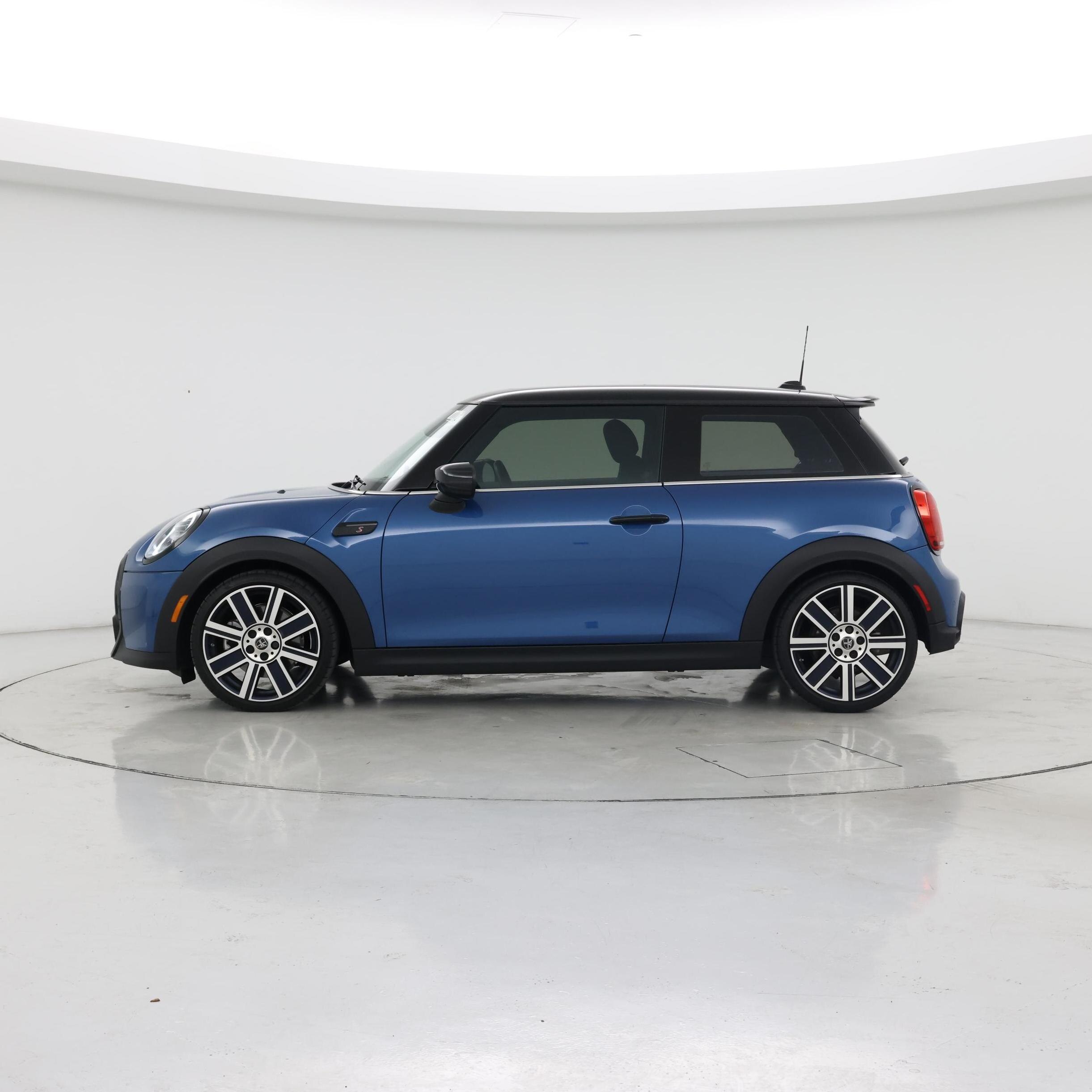 Thumbnail: 2023 MINI Cooper Hardtop - 3