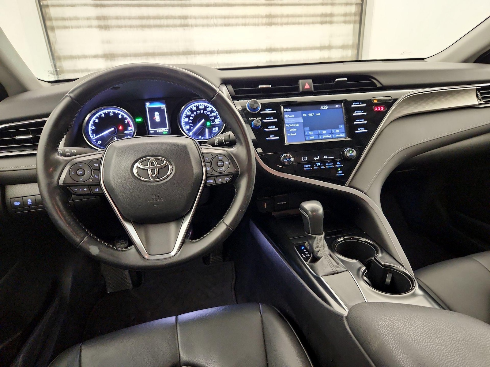 2019 Toyota Camry SE - Photo 10