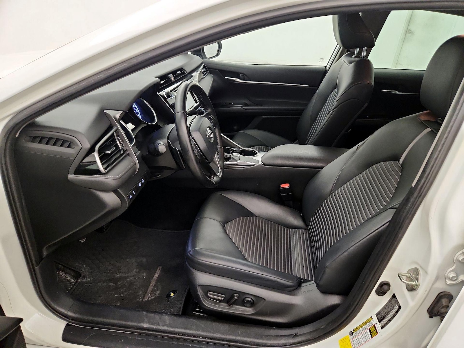 2019 Toyota Camry SE - Photo 12