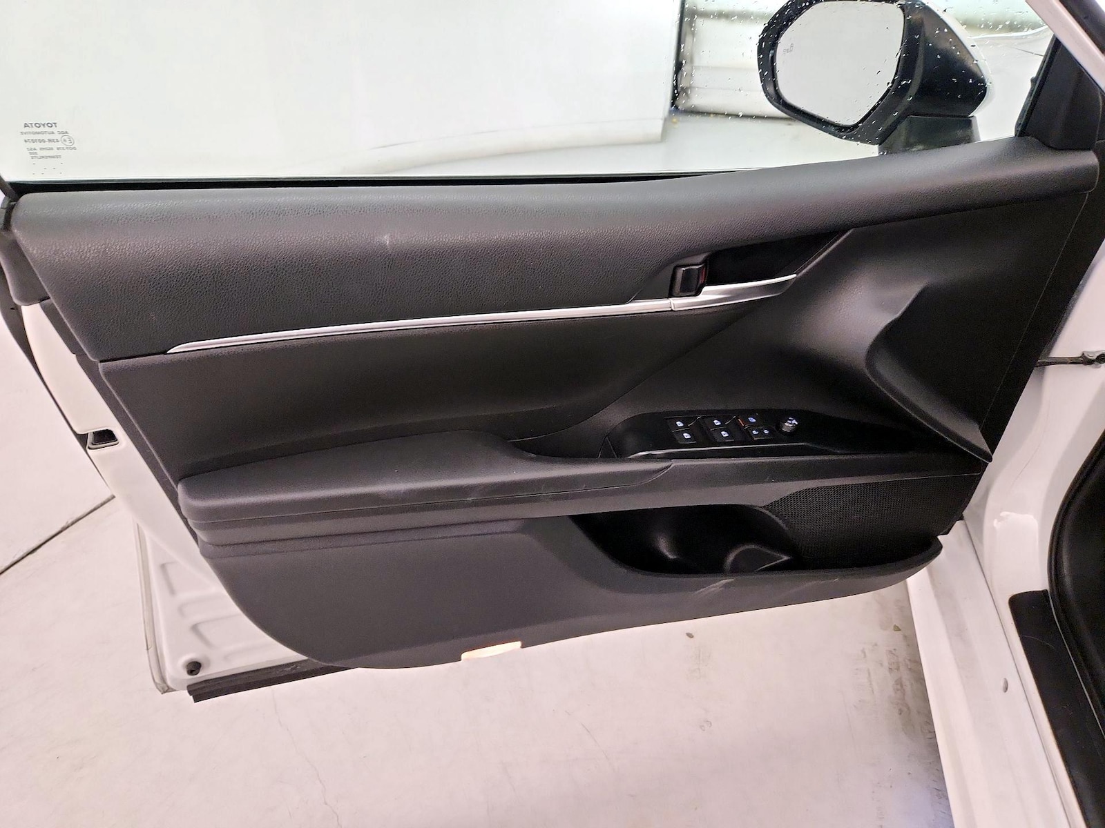 2019 Toyota Camry SE - Photo 13