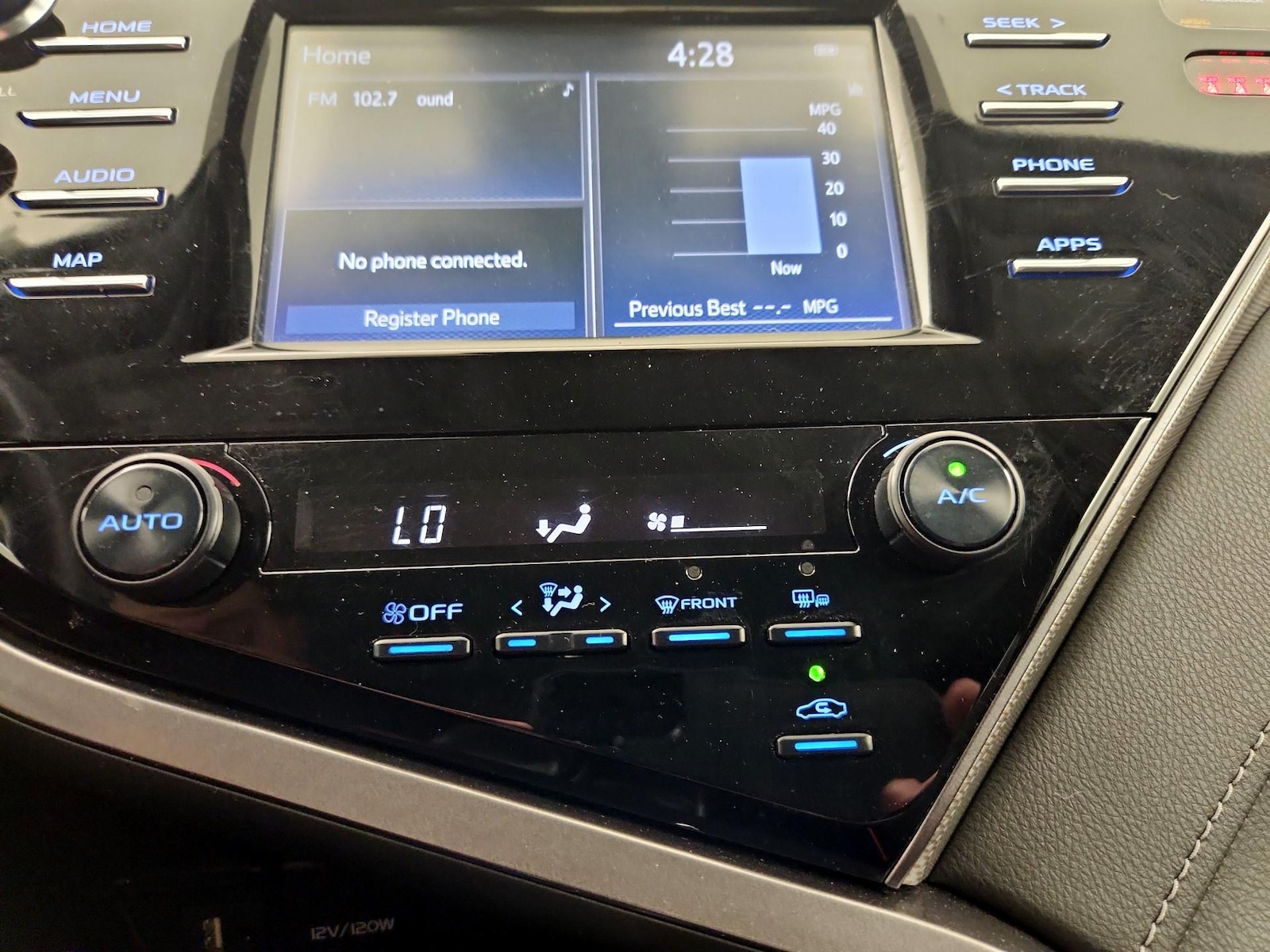 2019 Toyota Camry SE - Photo 17