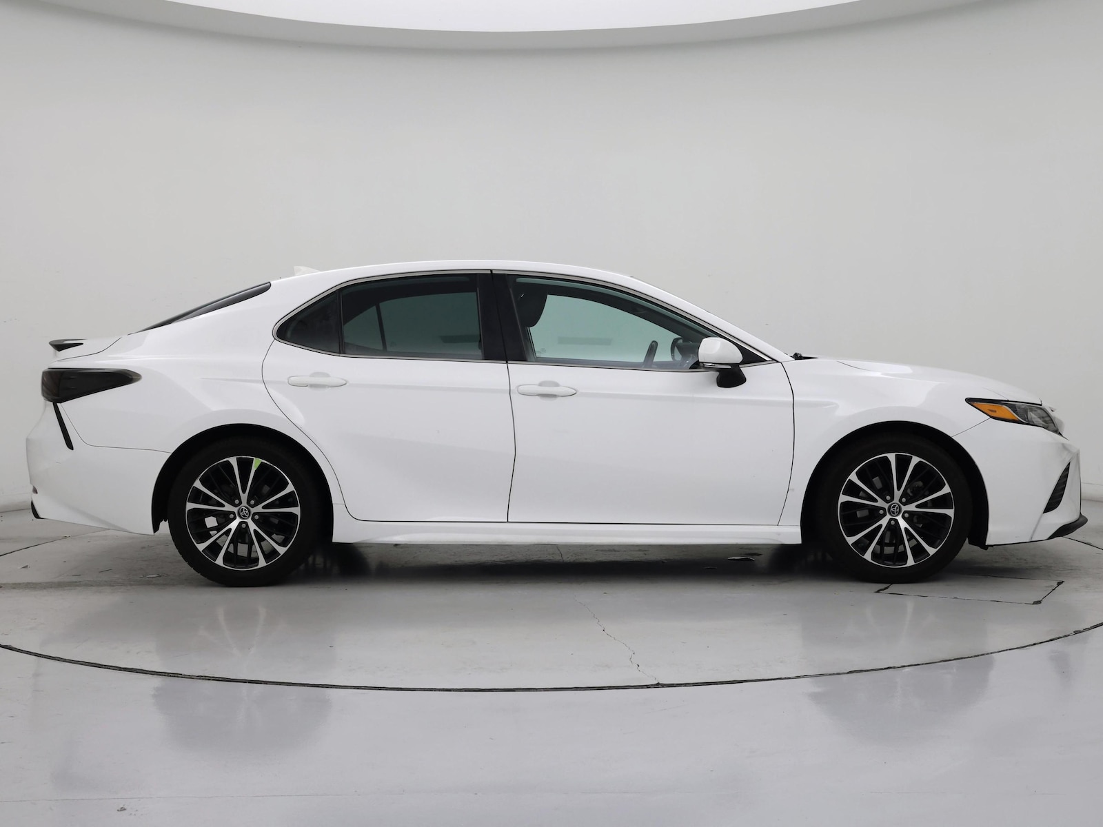 2019 Toyota Camry SE - Photo 8