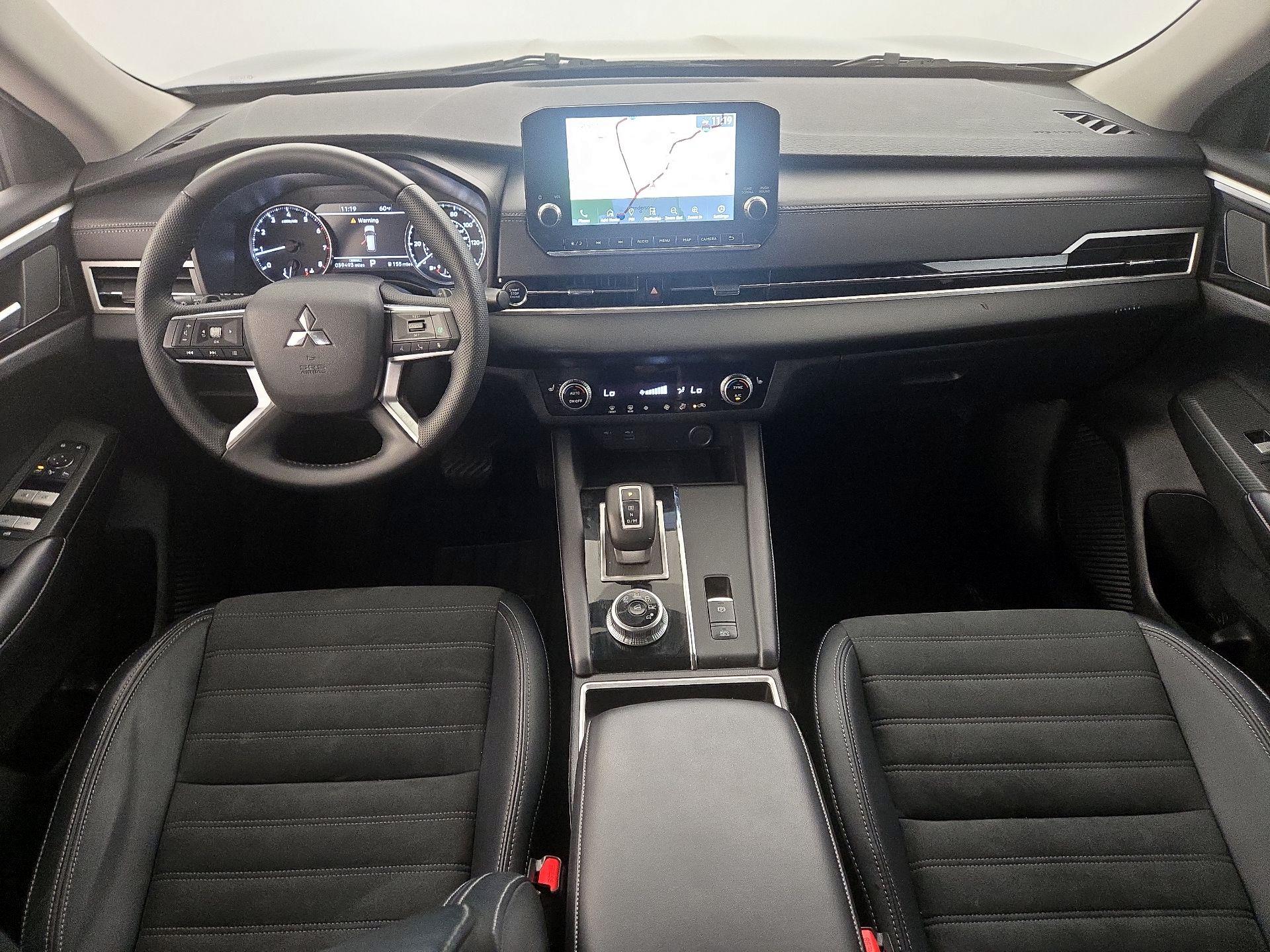 Thumbnail: 2023 Mitsubishi Outlander - 9