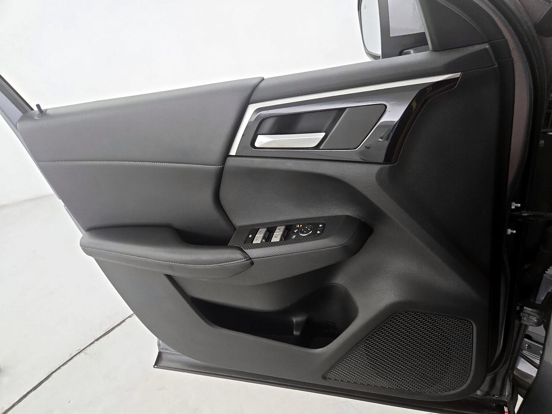 Thumbnail: 2023 Mitsubishi Outlander - 12