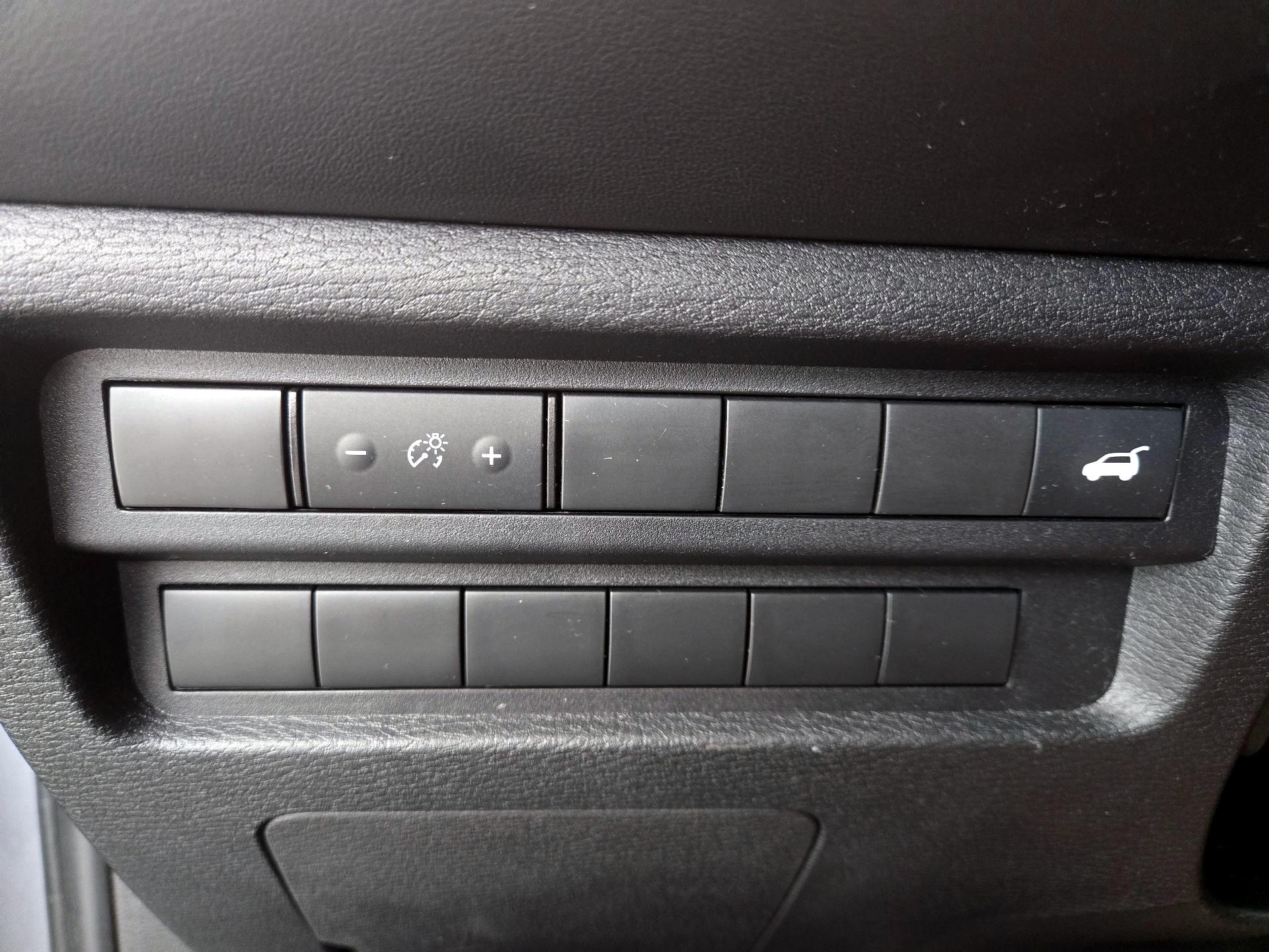 Thumbnail: 2023 Mitsubishi Outlander - 13