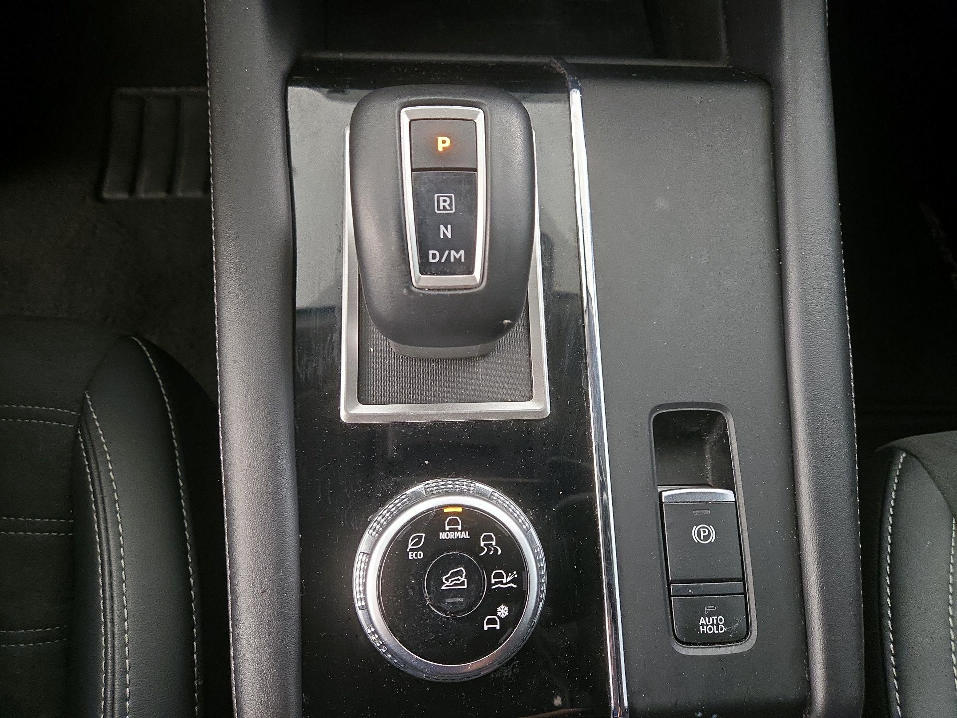 Thumbnail: 2023 Mitsubishi Outlander - 18