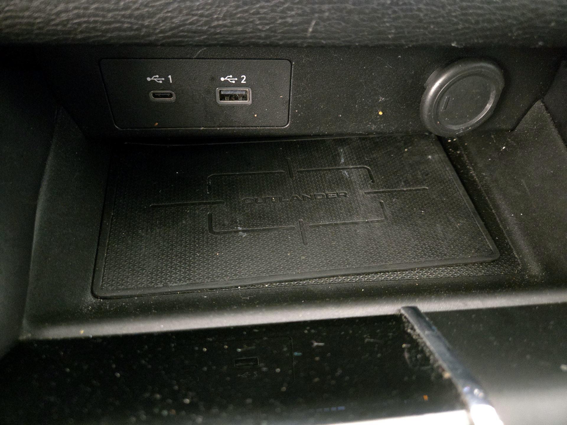 Thumbnail: 2023 Mitsubishi Outlander - 19