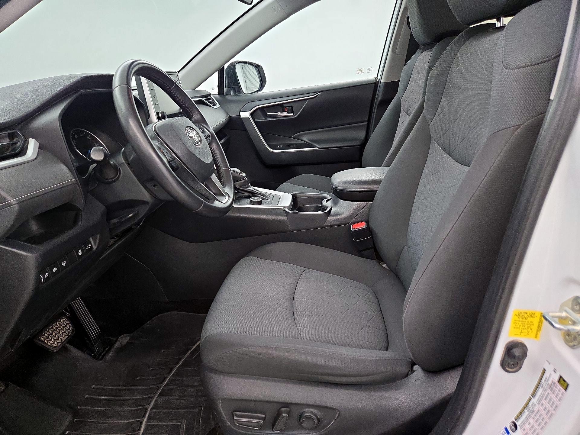 Thumbnail: 2020 Toyota RAV4 - 11