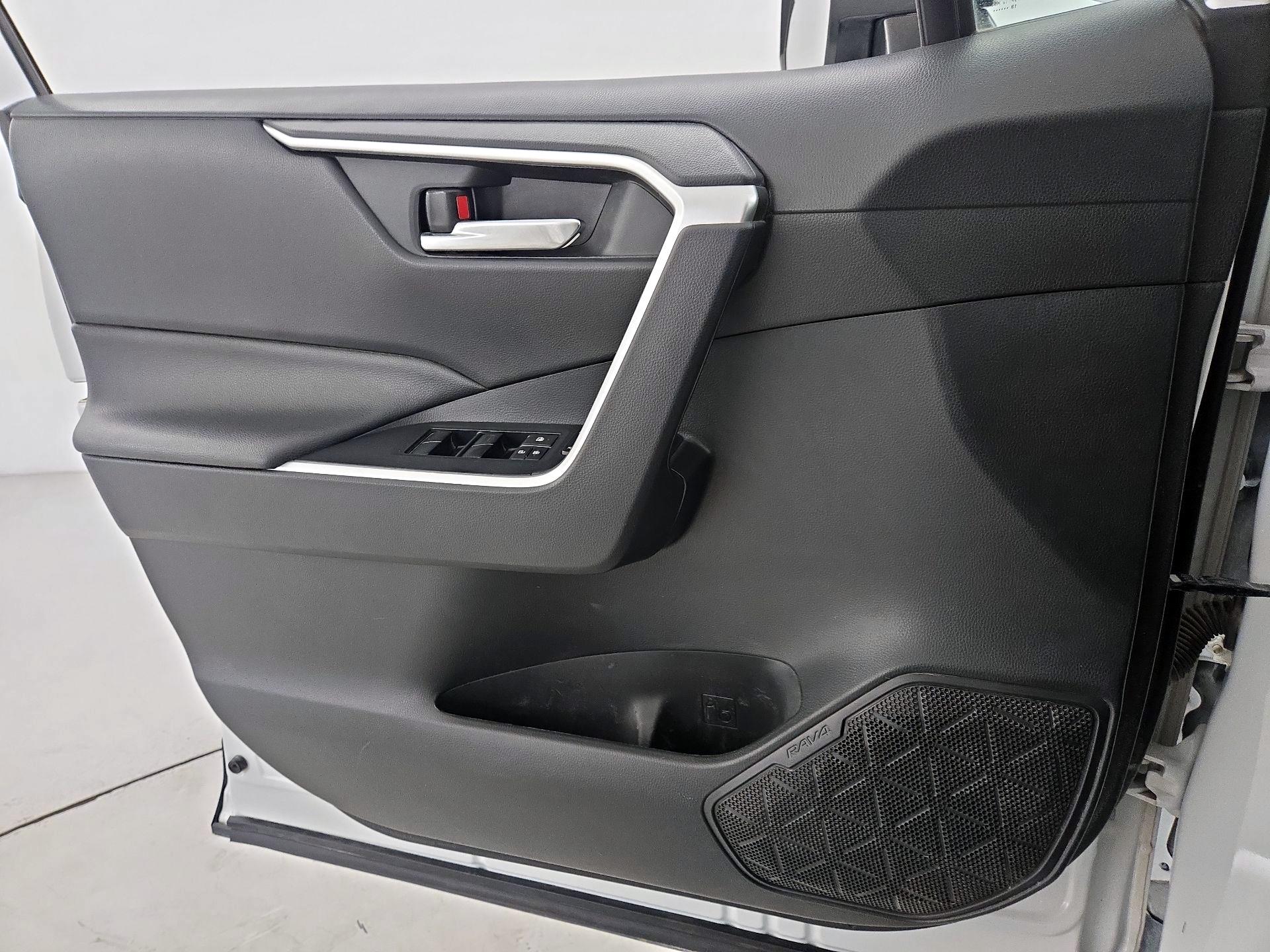 Thumbnail: 2020 Toyota RAV4 - 12