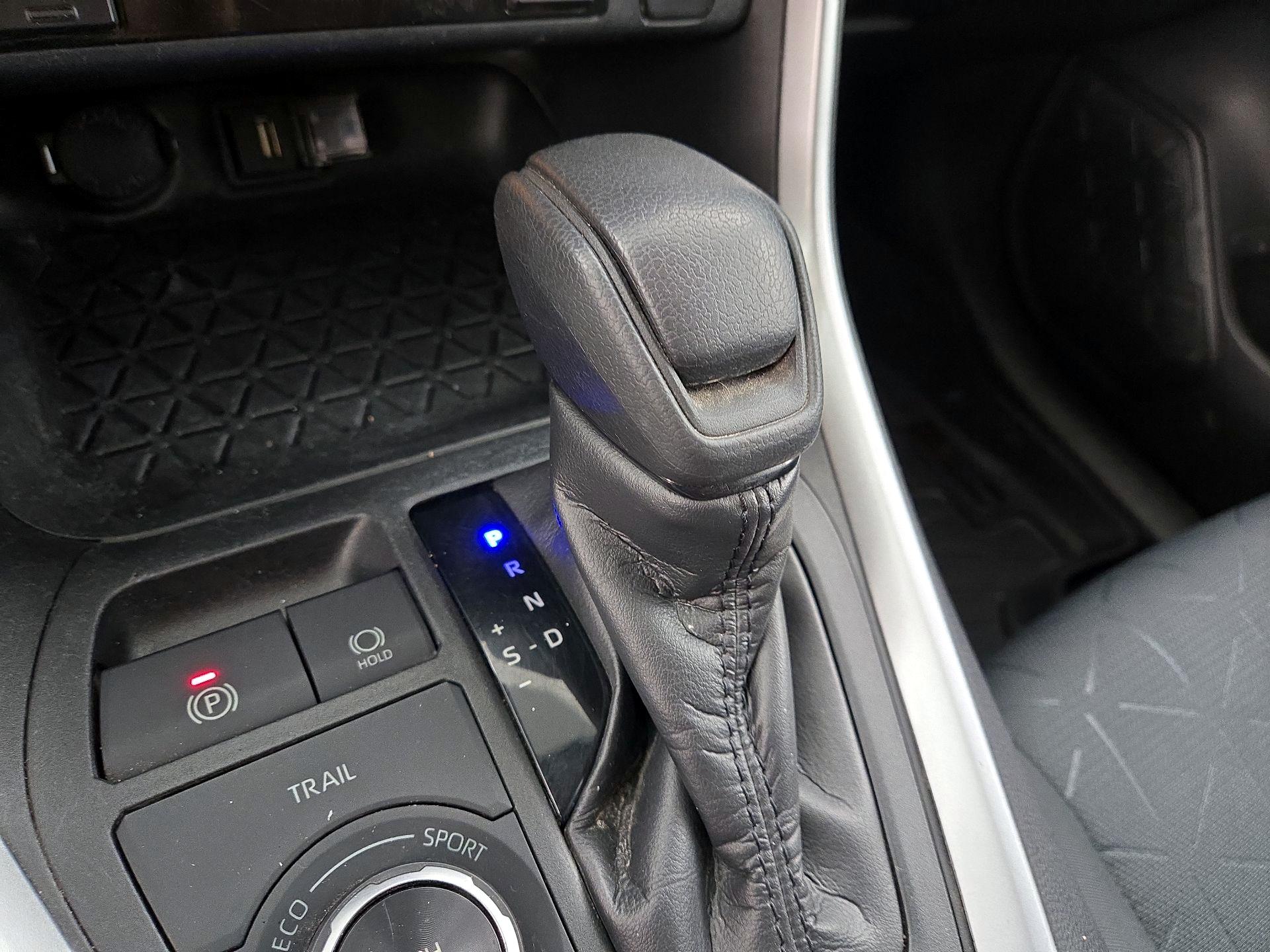 Thumbnail: 2020 Toyota RAV4 - 17