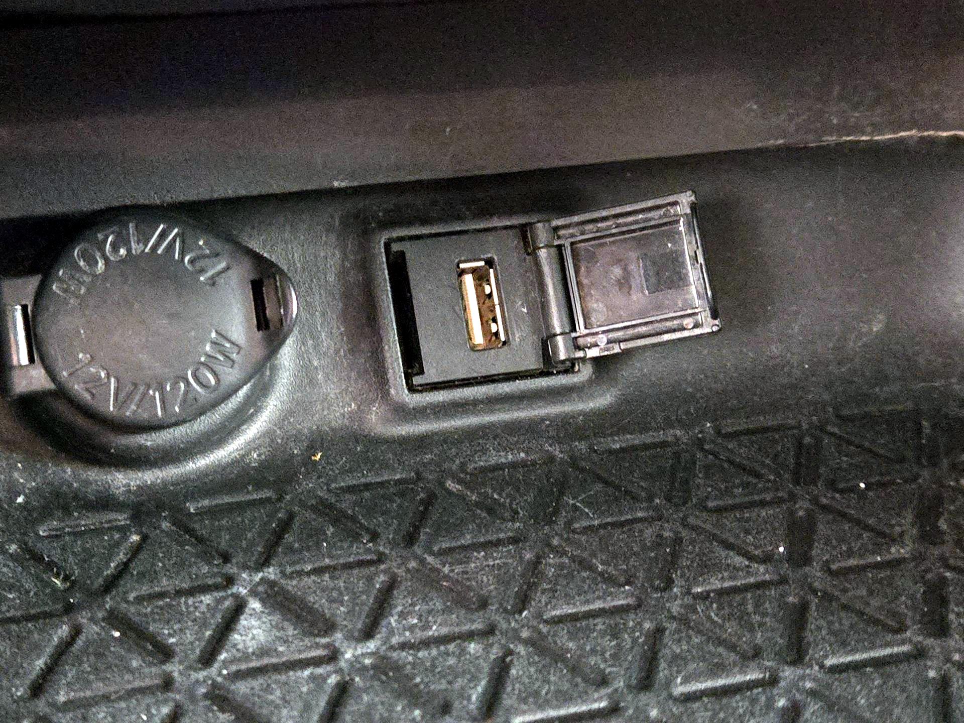 Thumbnail: 2020 Toyota RAV4 - 18