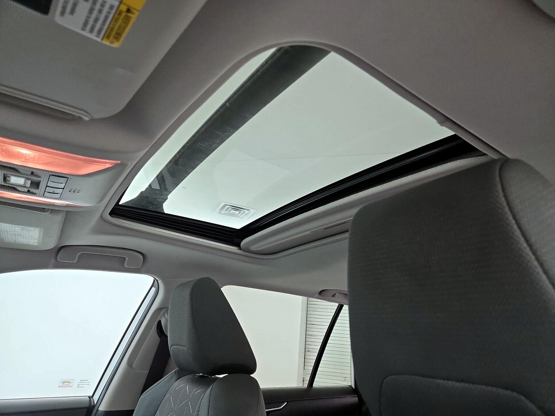 Thumbnail: 2020 Toyota RAV4 - 19