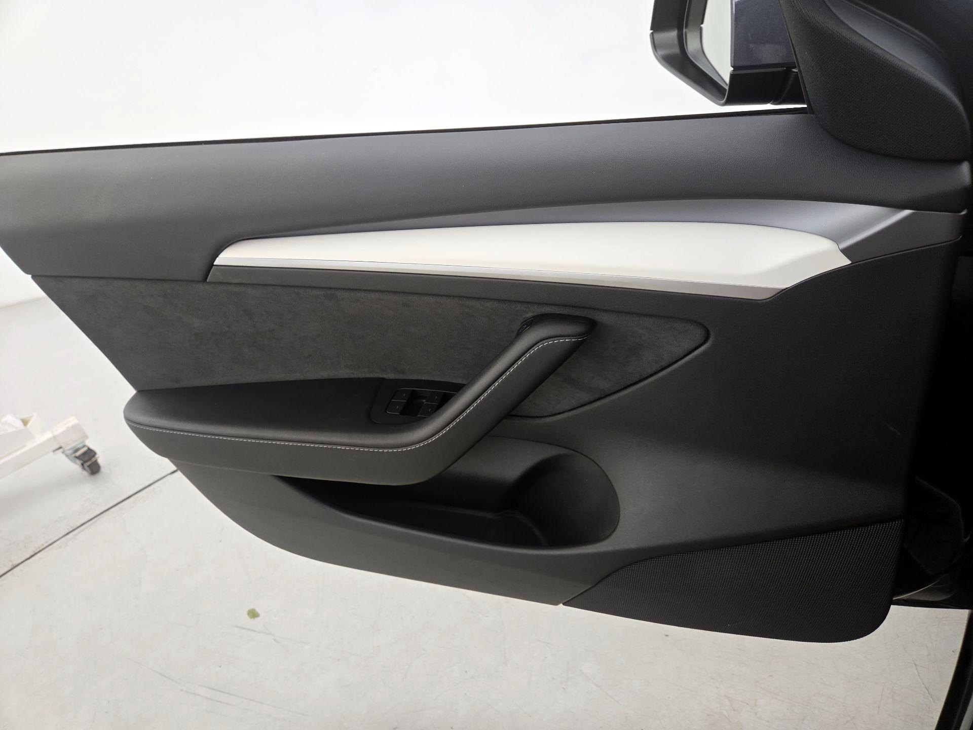 Thumbnail: 2023 Tesla Model 3 - 12