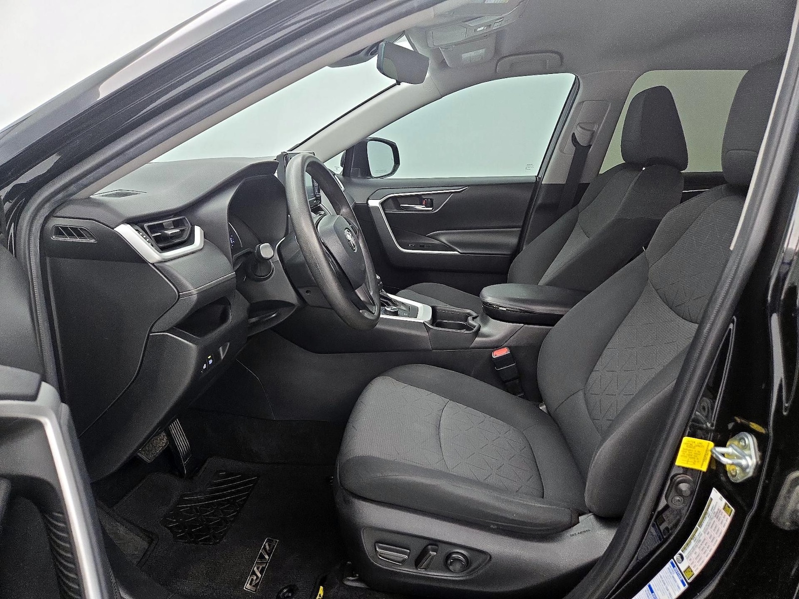 2021 Toyota RAV4 XLE - Photo 12