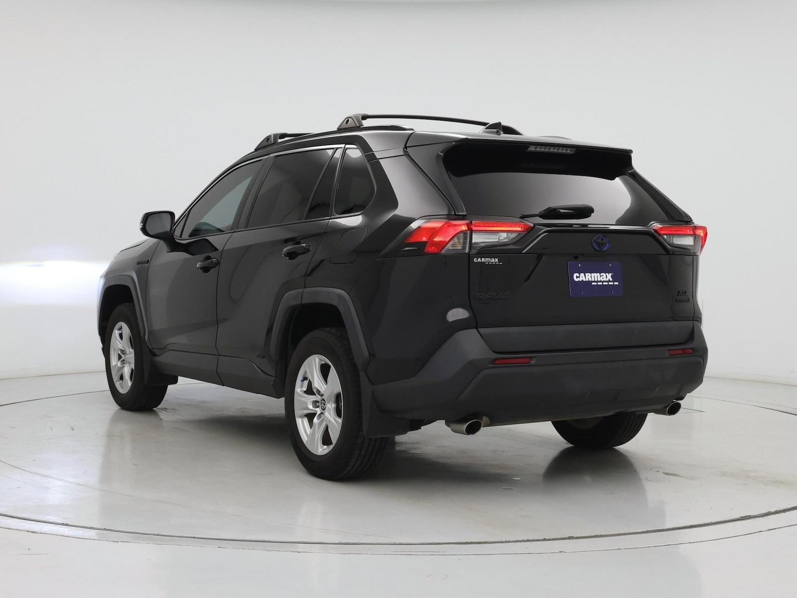 2021 Toyota RAV4 XLE - Photo 3