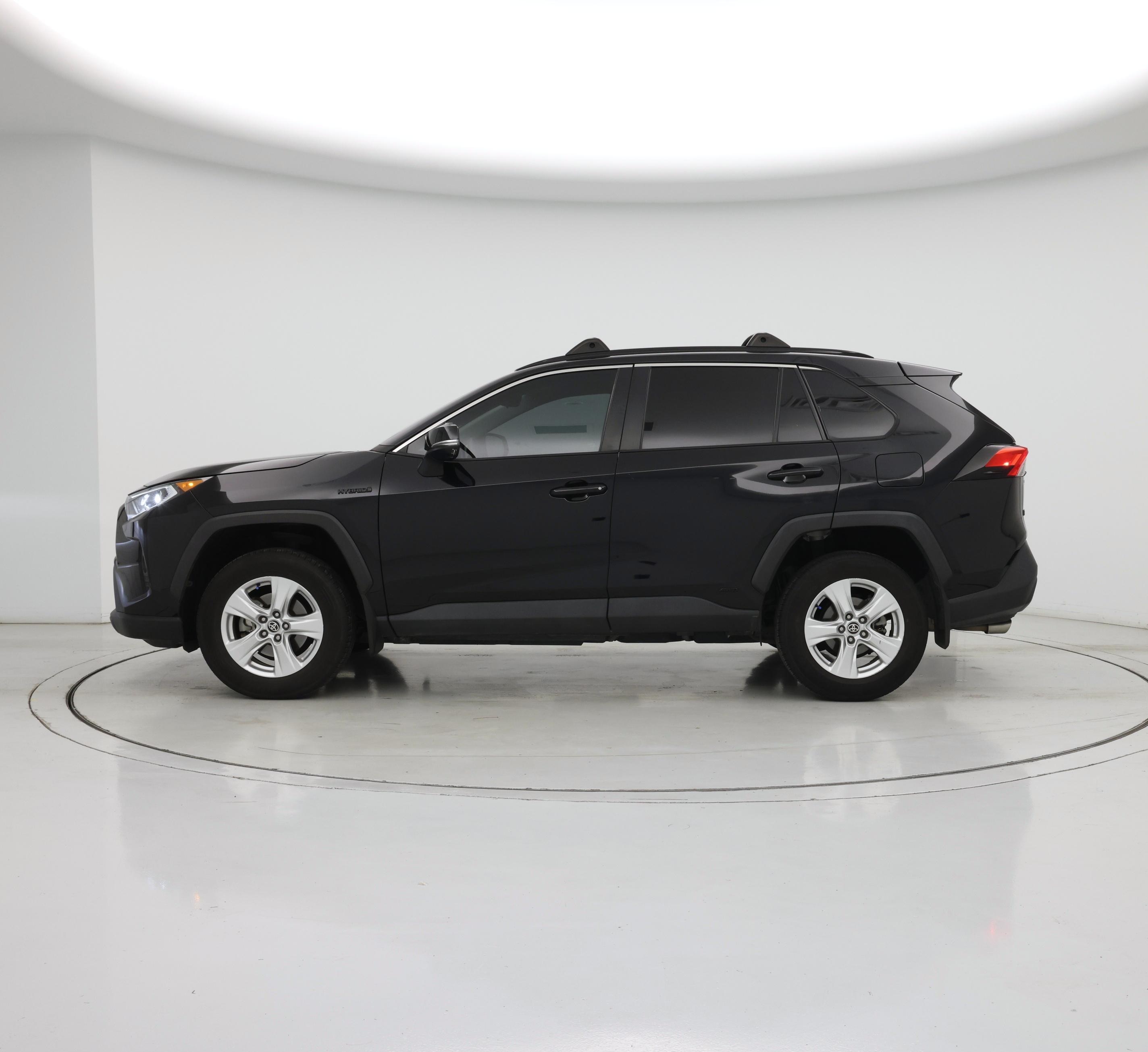Thumbnail: 2021 Toyota RAV4 - 3