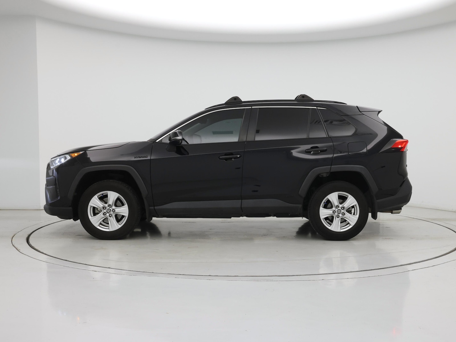 2021 Toyota RAV4 XLE - Photo 4