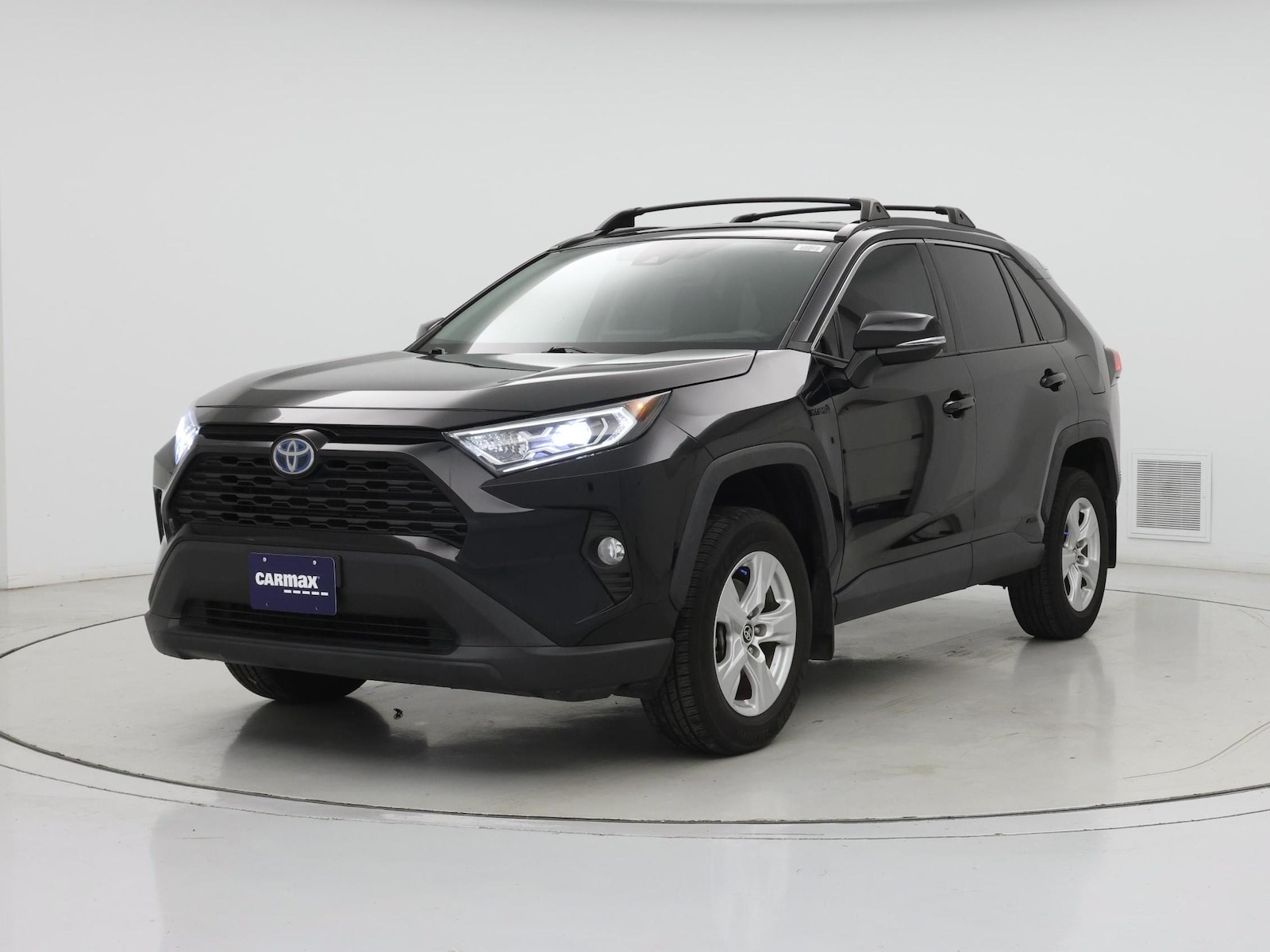 2021 Toyota RAV4 XLE - Photo 5