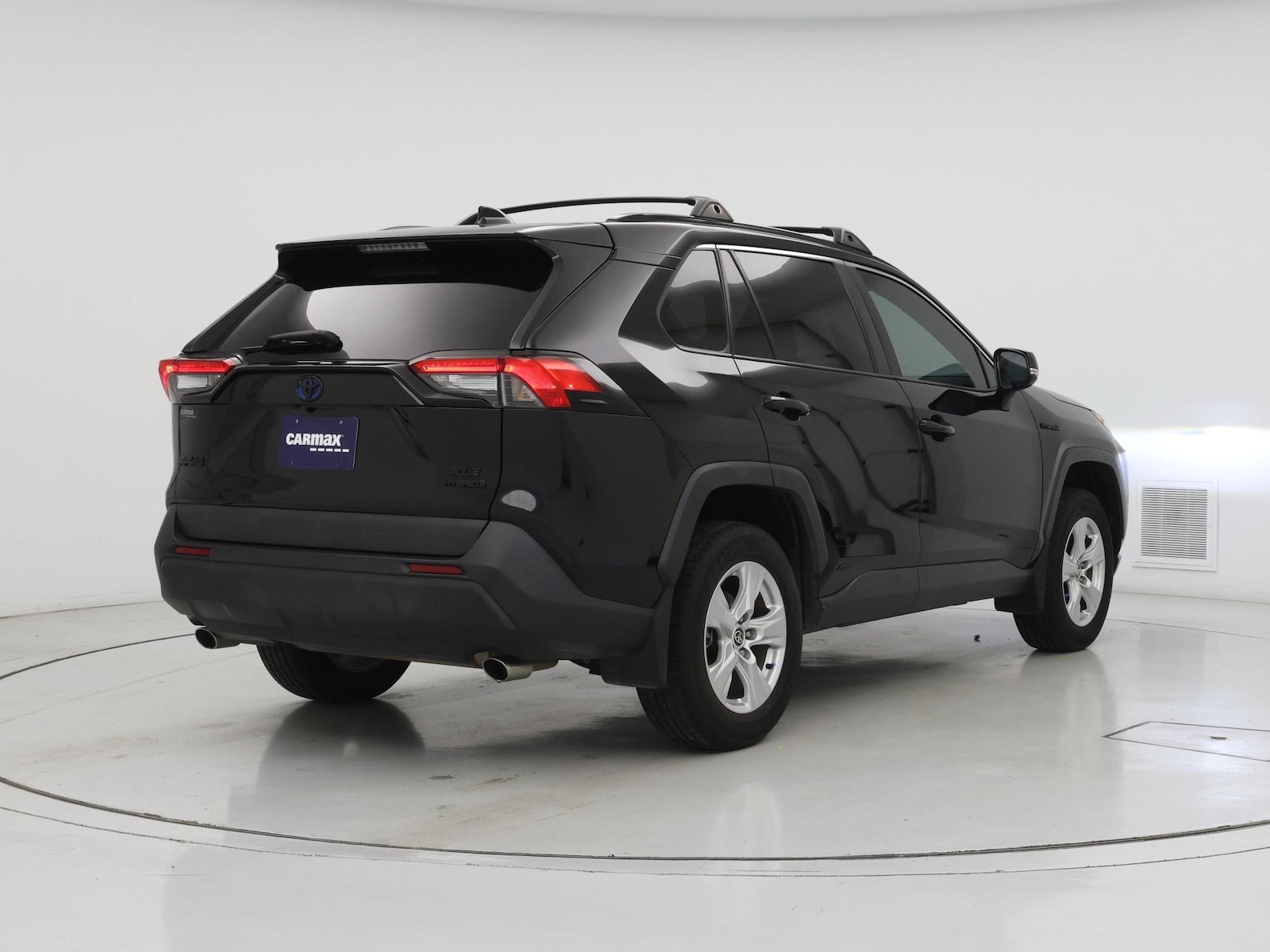 2021 Toyota RAV4 XLE - Photo 9