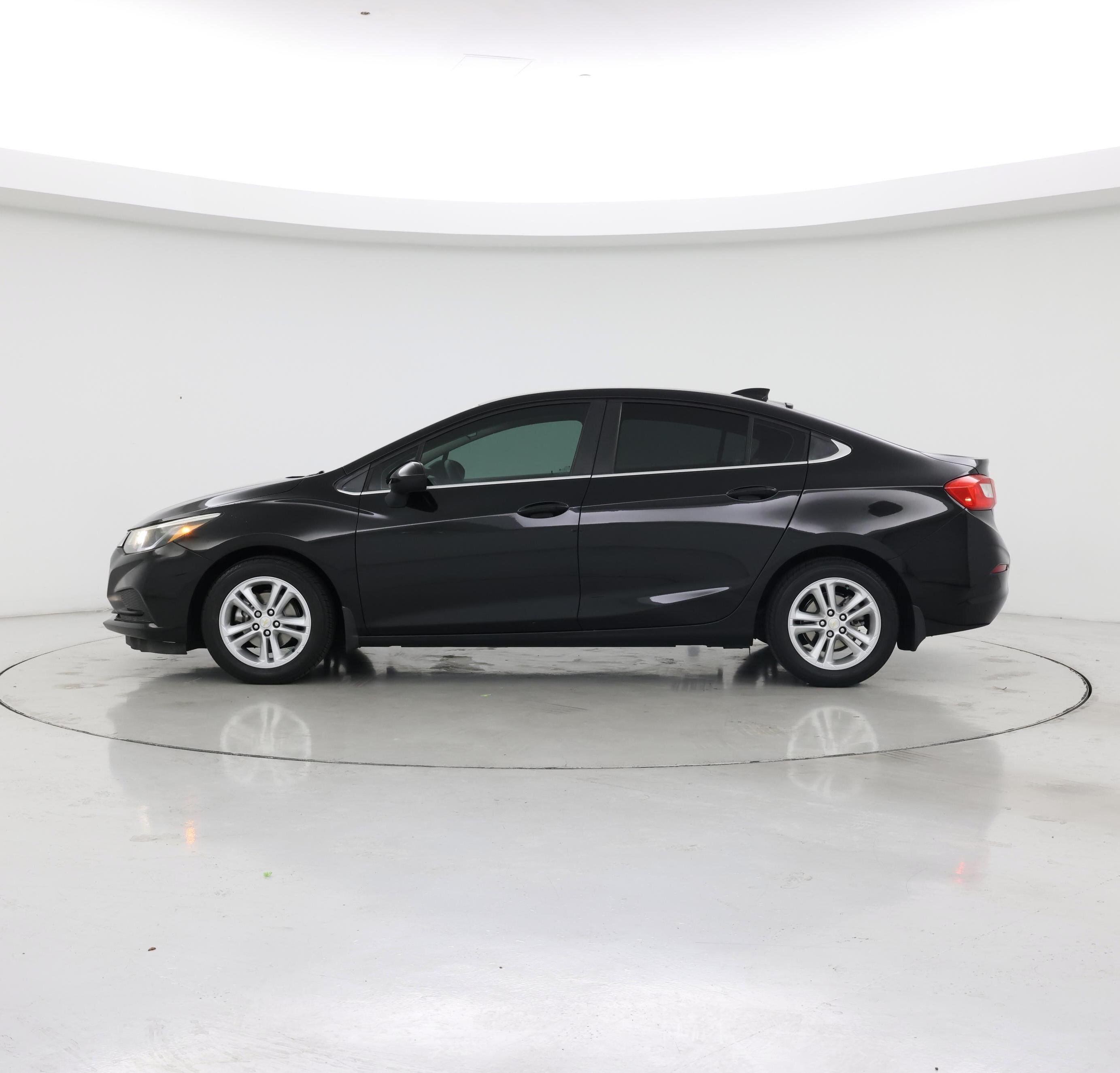 Thumbnail: 2017 Chevrolet Cruze - 3